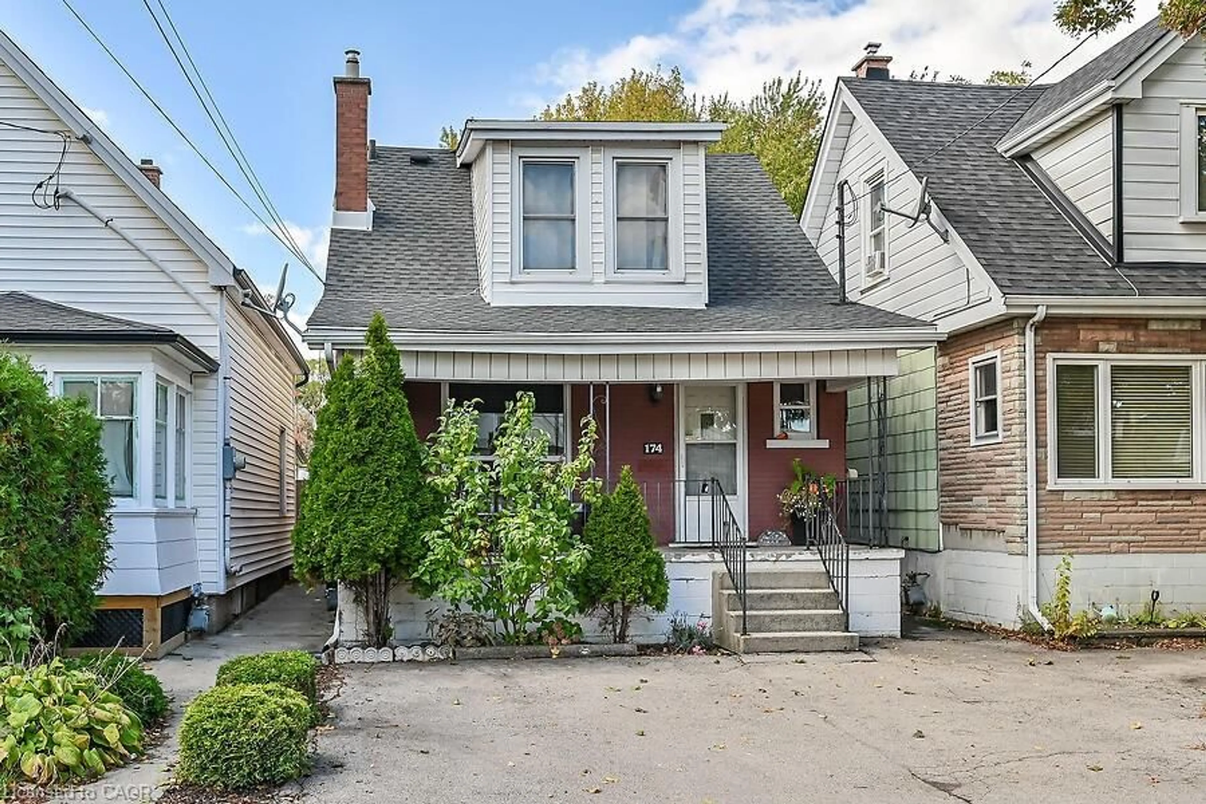 Home with brick exterior material, street for 174 East 23rd St, Hamilton Ontario L8V 2X1