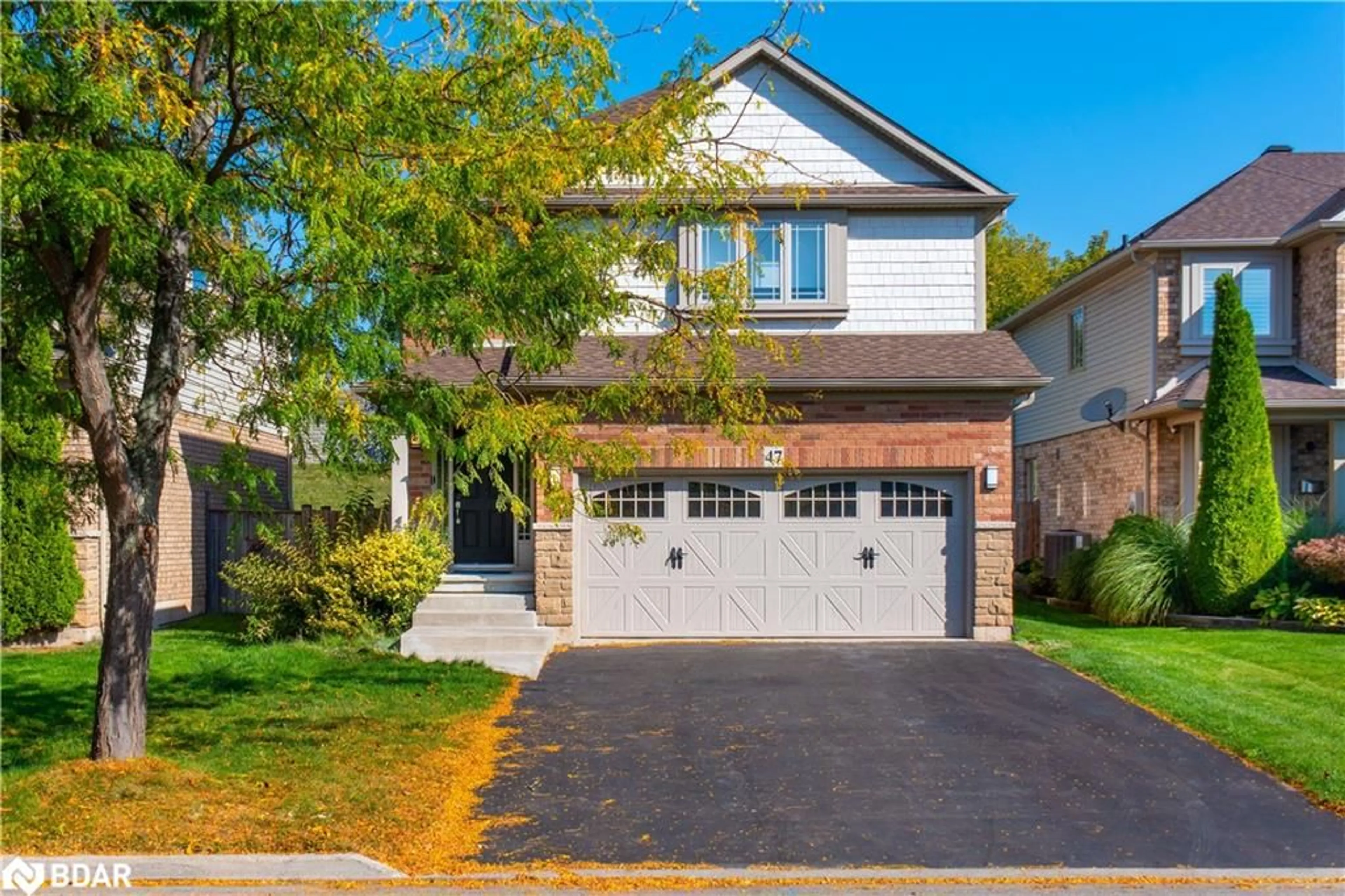Home with brick exterior material, street for 47 Plum Tree Lane, Grimsby Ontario L3M 5T5