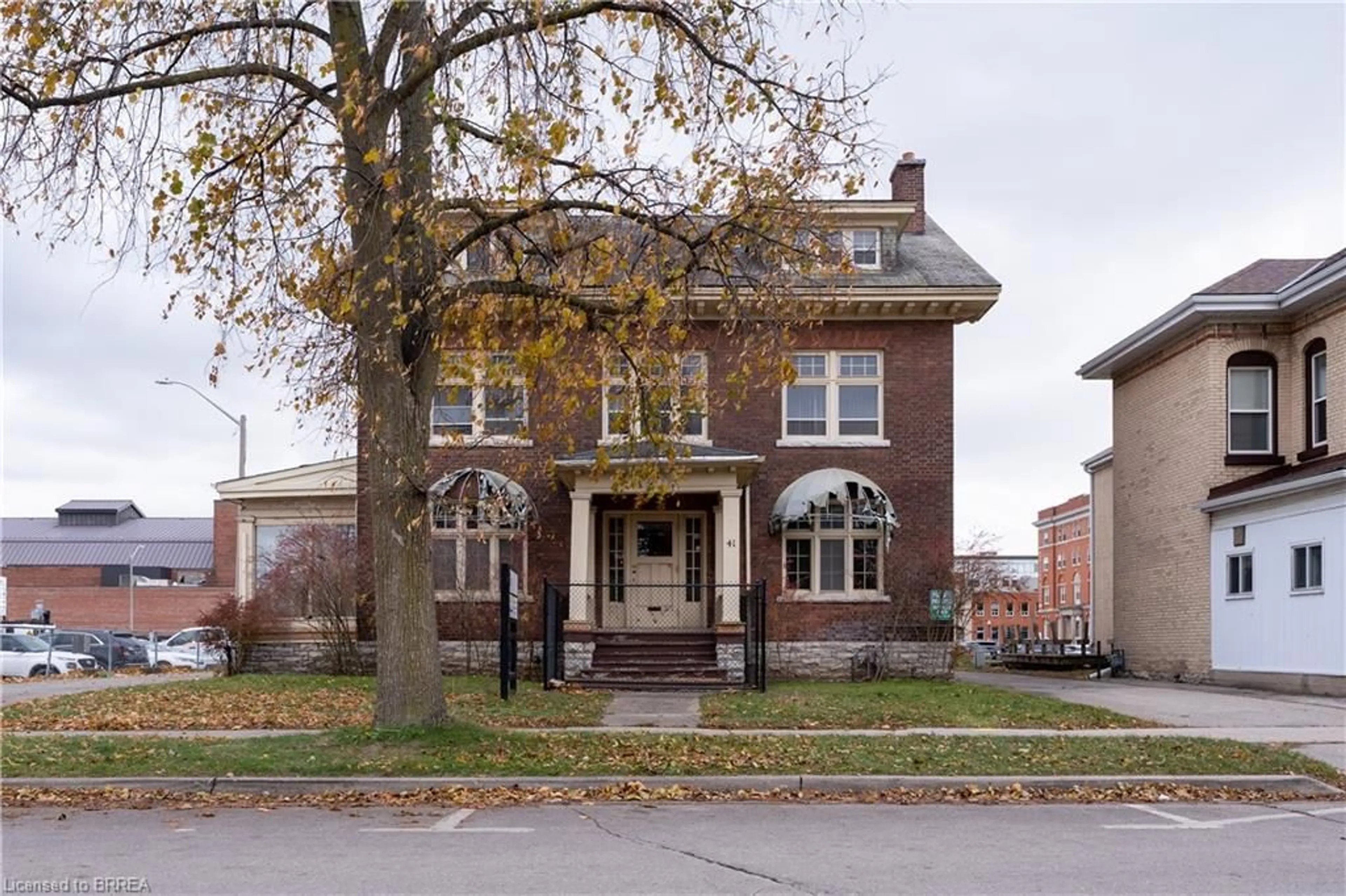 Home with brick exterior material, street for 41 Wellington St, Brantford Ontario N3T 2L7