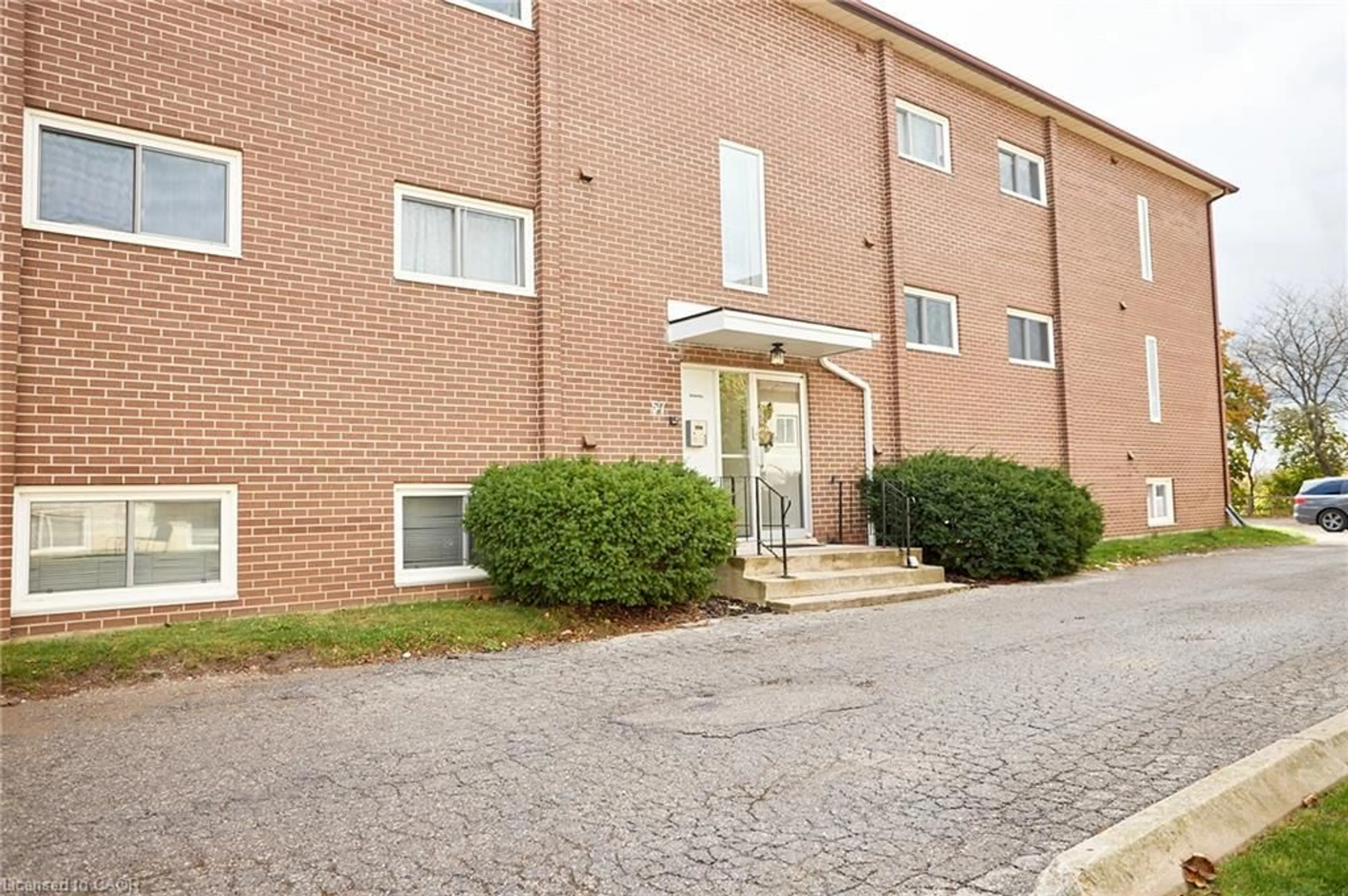 Patio, street for 57 Conroy Cres #204, Guelph Ontario N1G 2V5