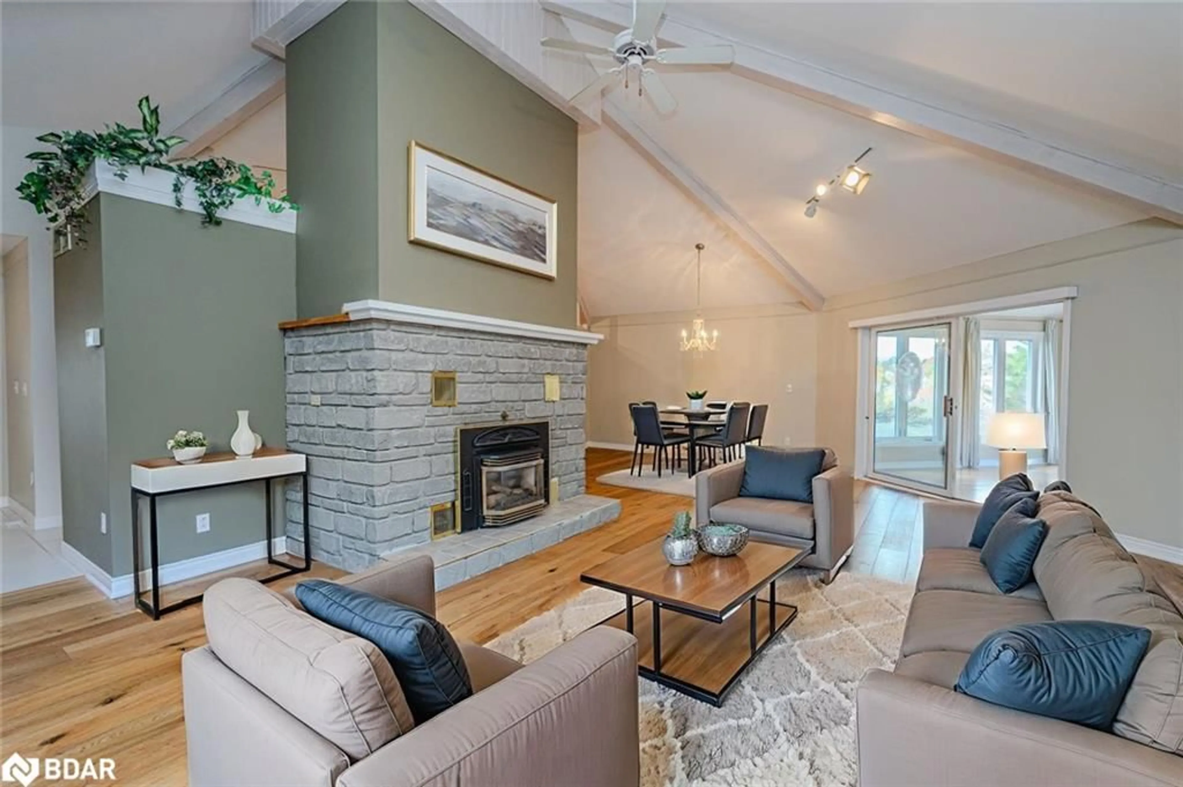 Living room with furniture, unknown for 1564 Honey Harbour Road, Georgian Bay Ontario L0K 1S0