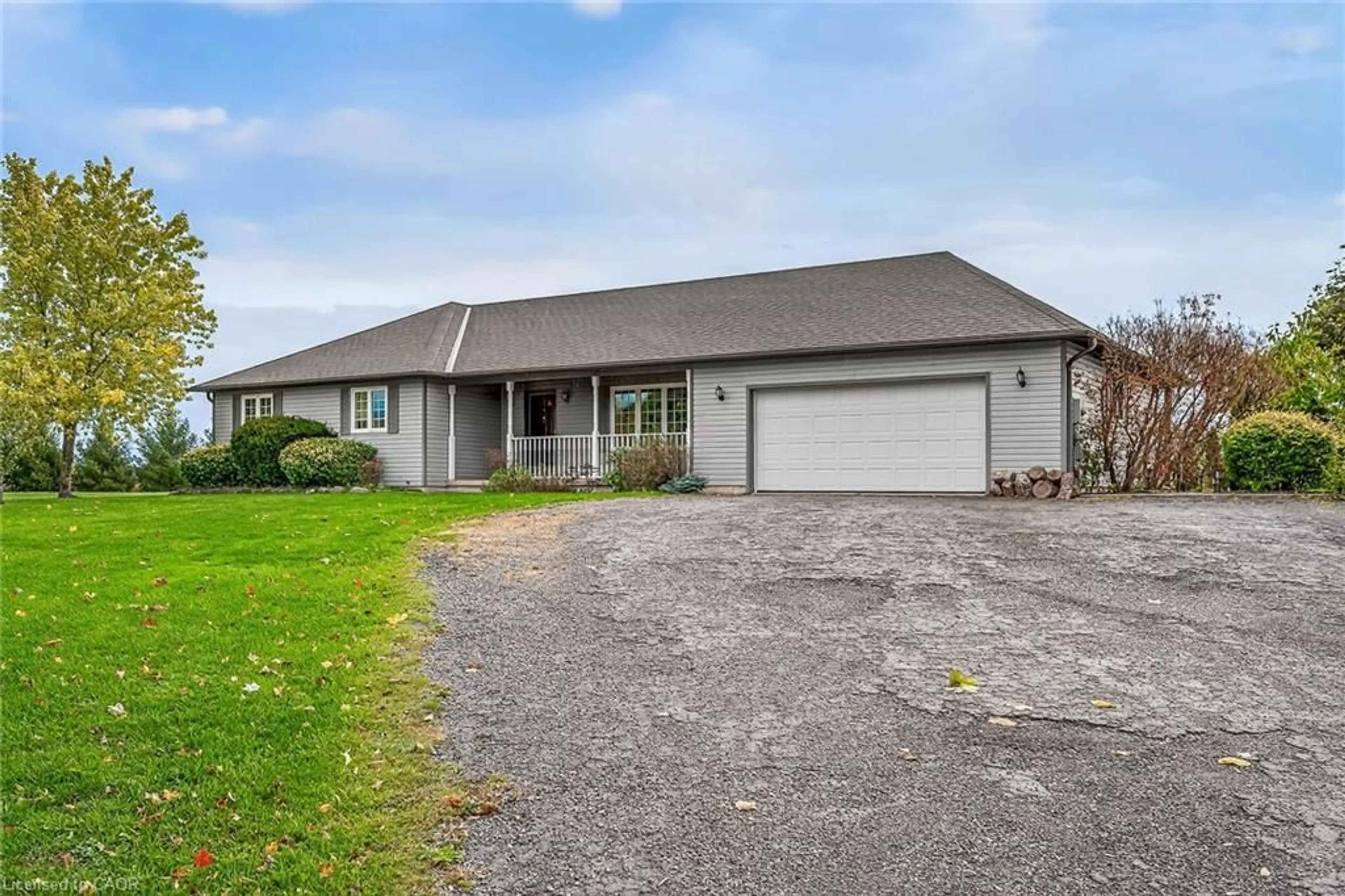 A pic from outside/outdoor area/front of a property/back of a property/a pic from drone, street for 2905 South Grimsby Road 6, Smithville Ontario L0R 2A0