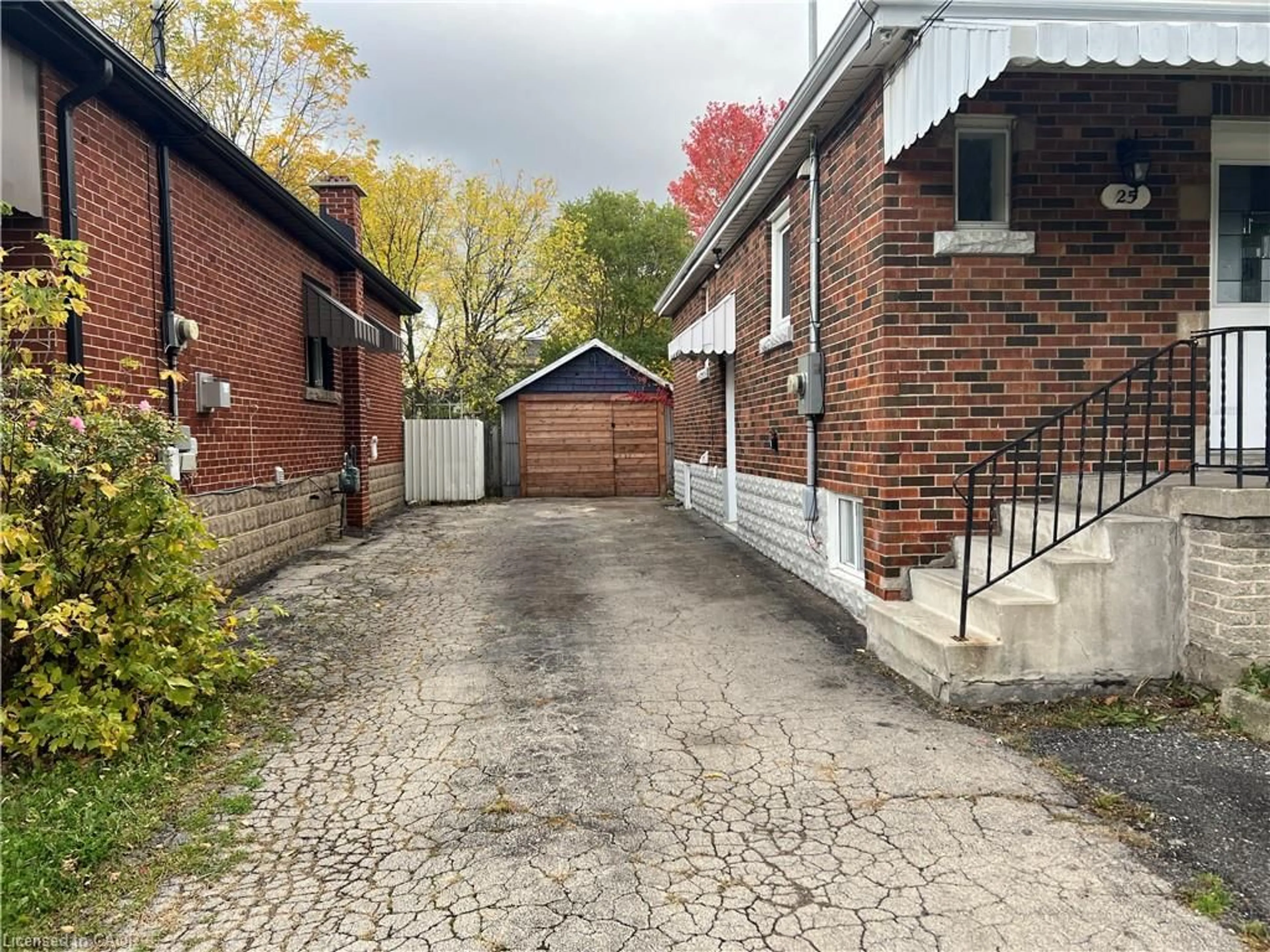 A pic from outside/outdoor area/front of a property/back of a property/a pic from drone, street for 25 West 3rd St, Hamilton Ontario L9C 3J8