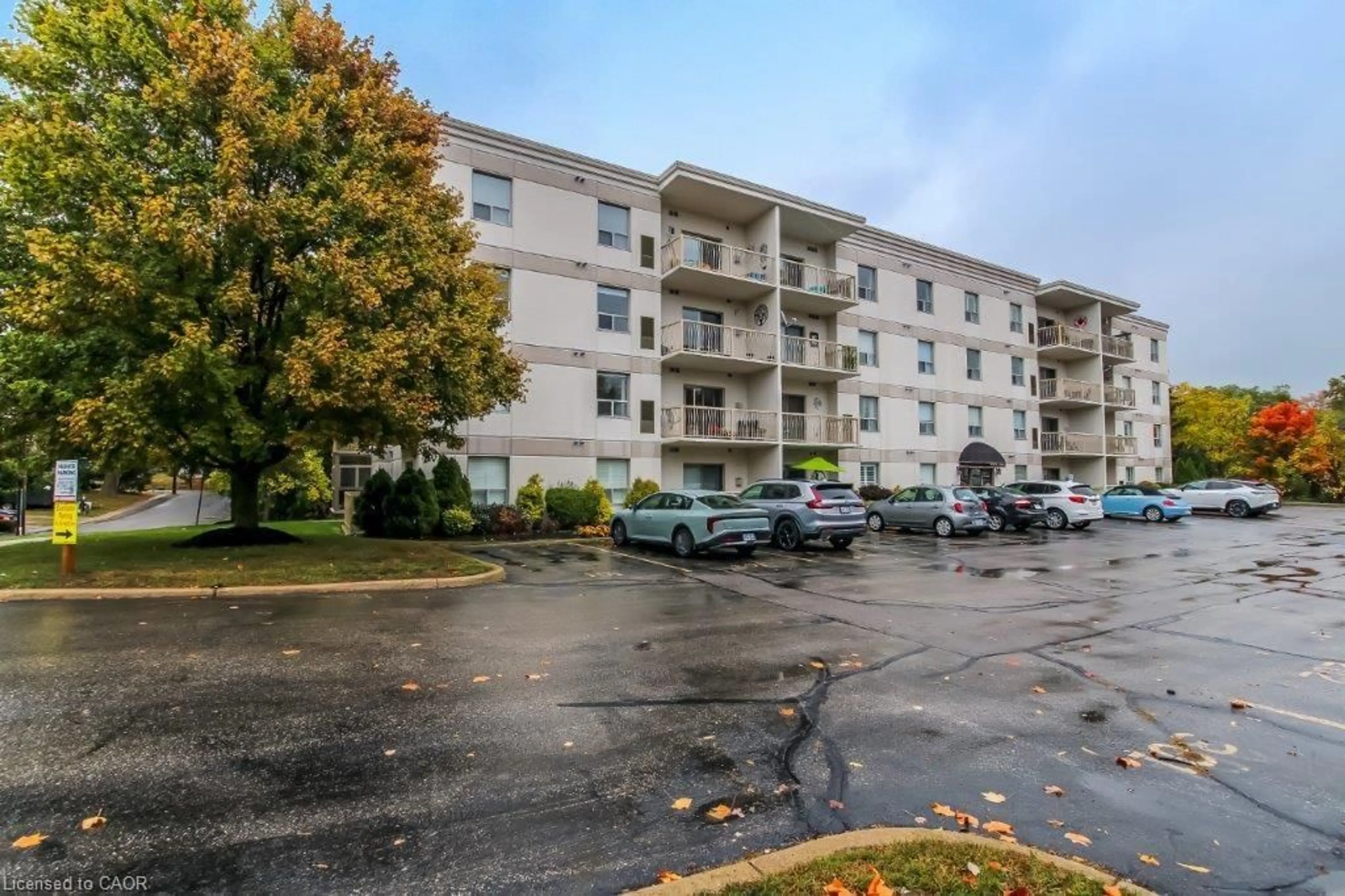 Patio, unknown for 12 St Andrew St #105, Port Dover Ontario N0A 1N1