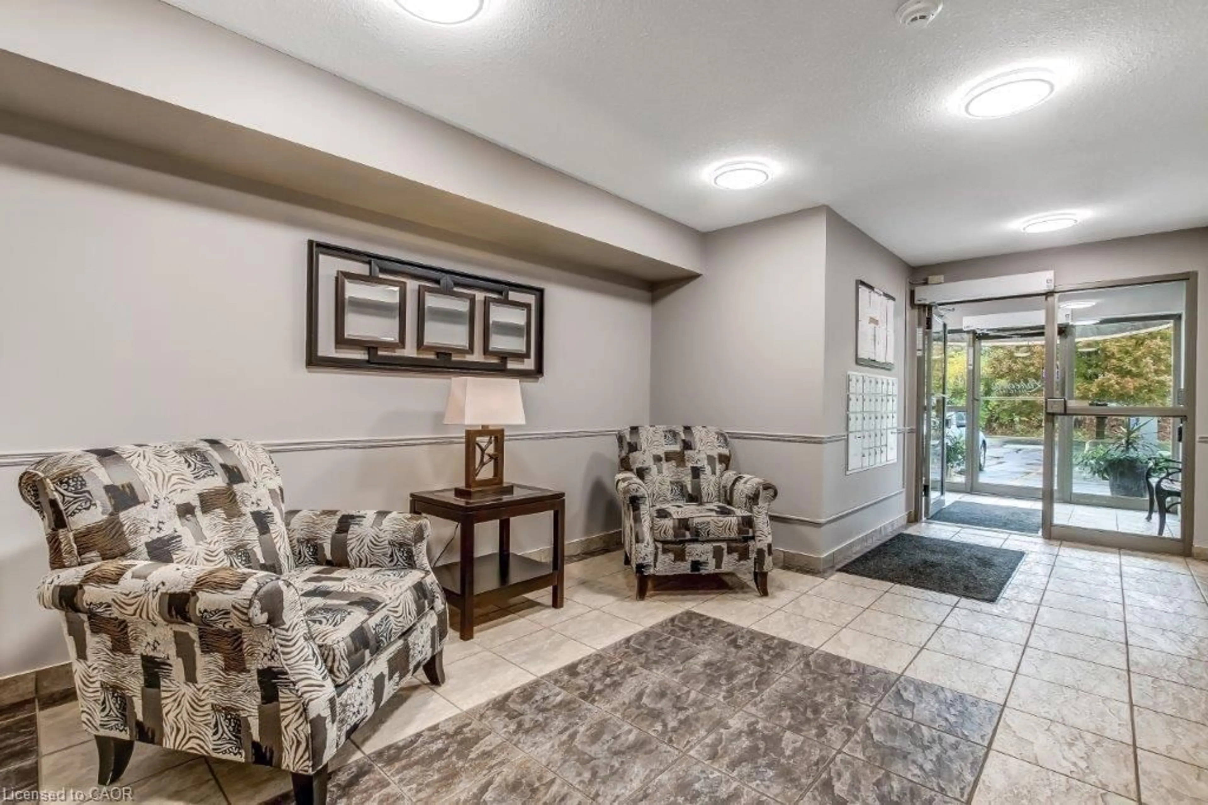 Indoor foyer for 12 St Andrew St #105, Port Dover Ontario N0A 1N1