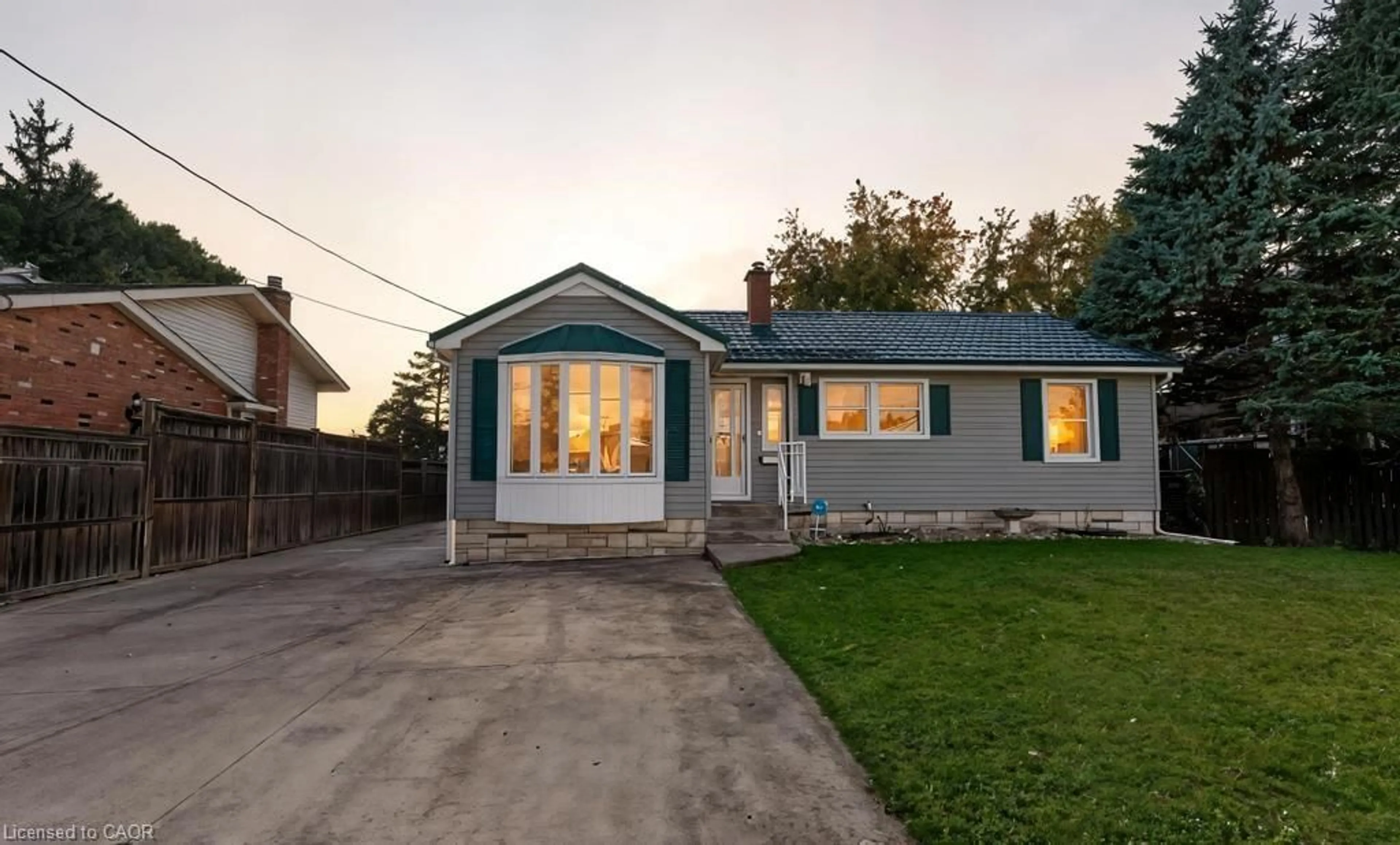 A pic from outside/outdoor area/front of a property/back of a property/a pic from drone, street for 24 Hilda St, Welland Ontario L3C 3N2