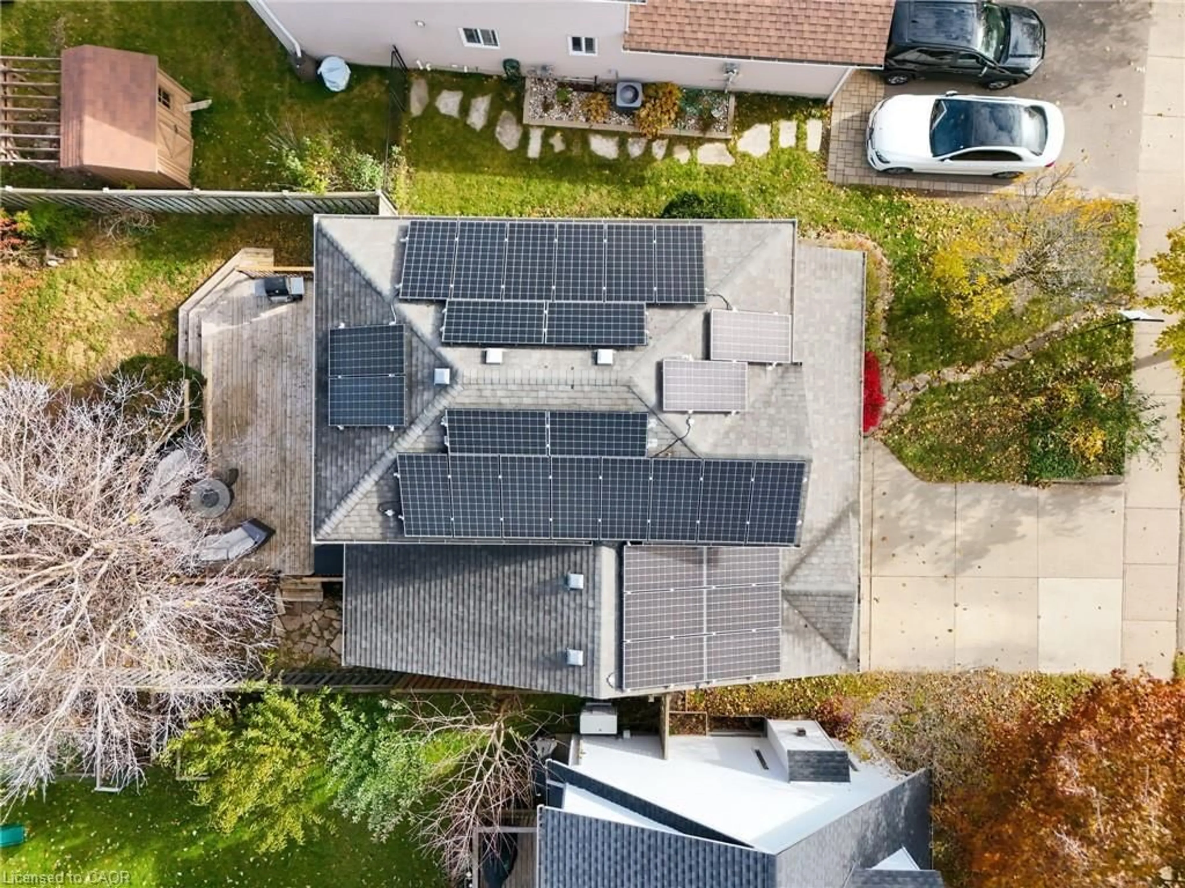 A pic from outside/outdoor area/front of a property/back of a property/a pic from drone, street for 234 Dartmoor Cres, Waterloo Ontario N2K 3S9