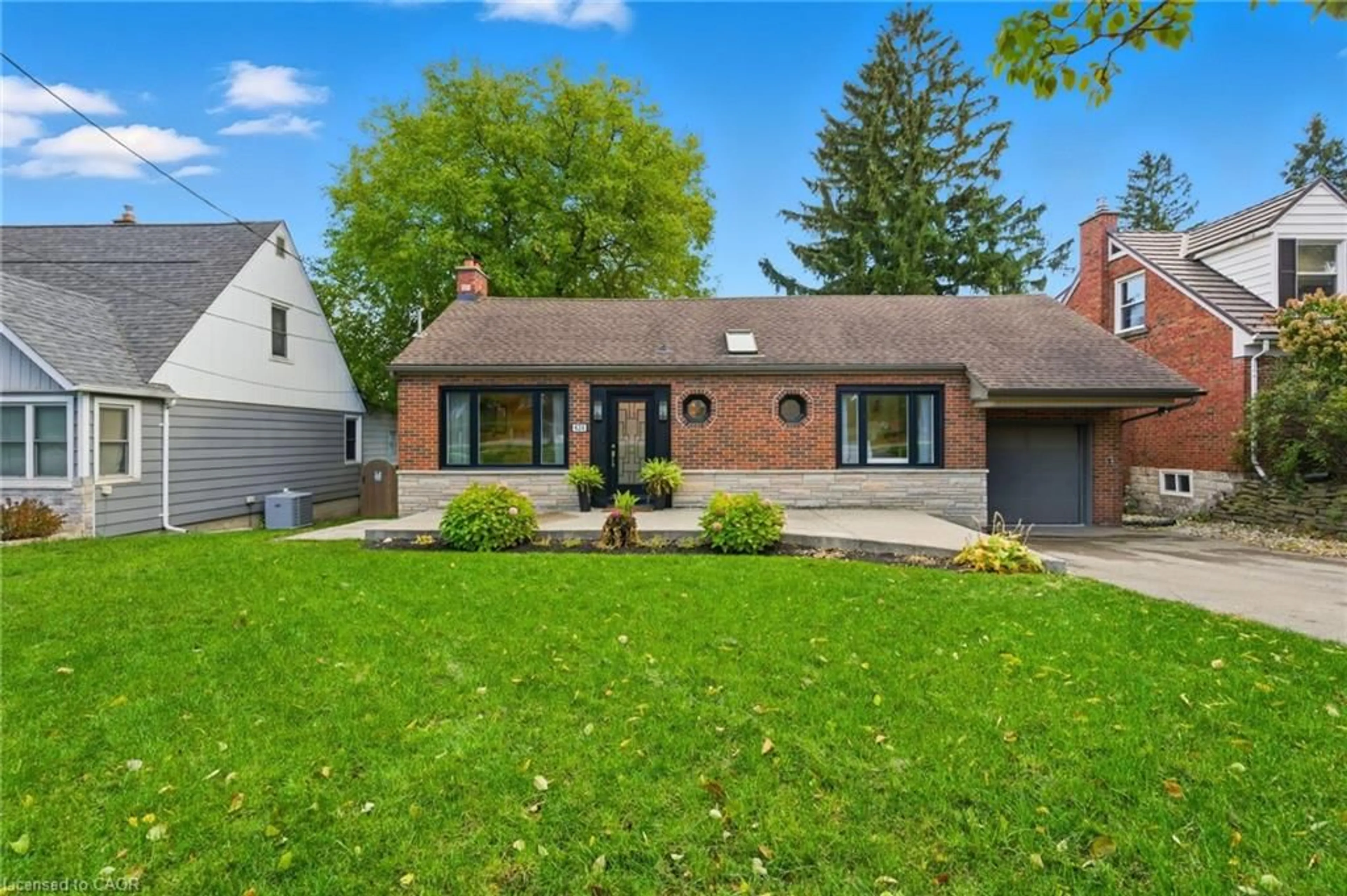 Home with brick exterior material, street for 424 Plains Rd, Burlington Ontario L7T 1G9