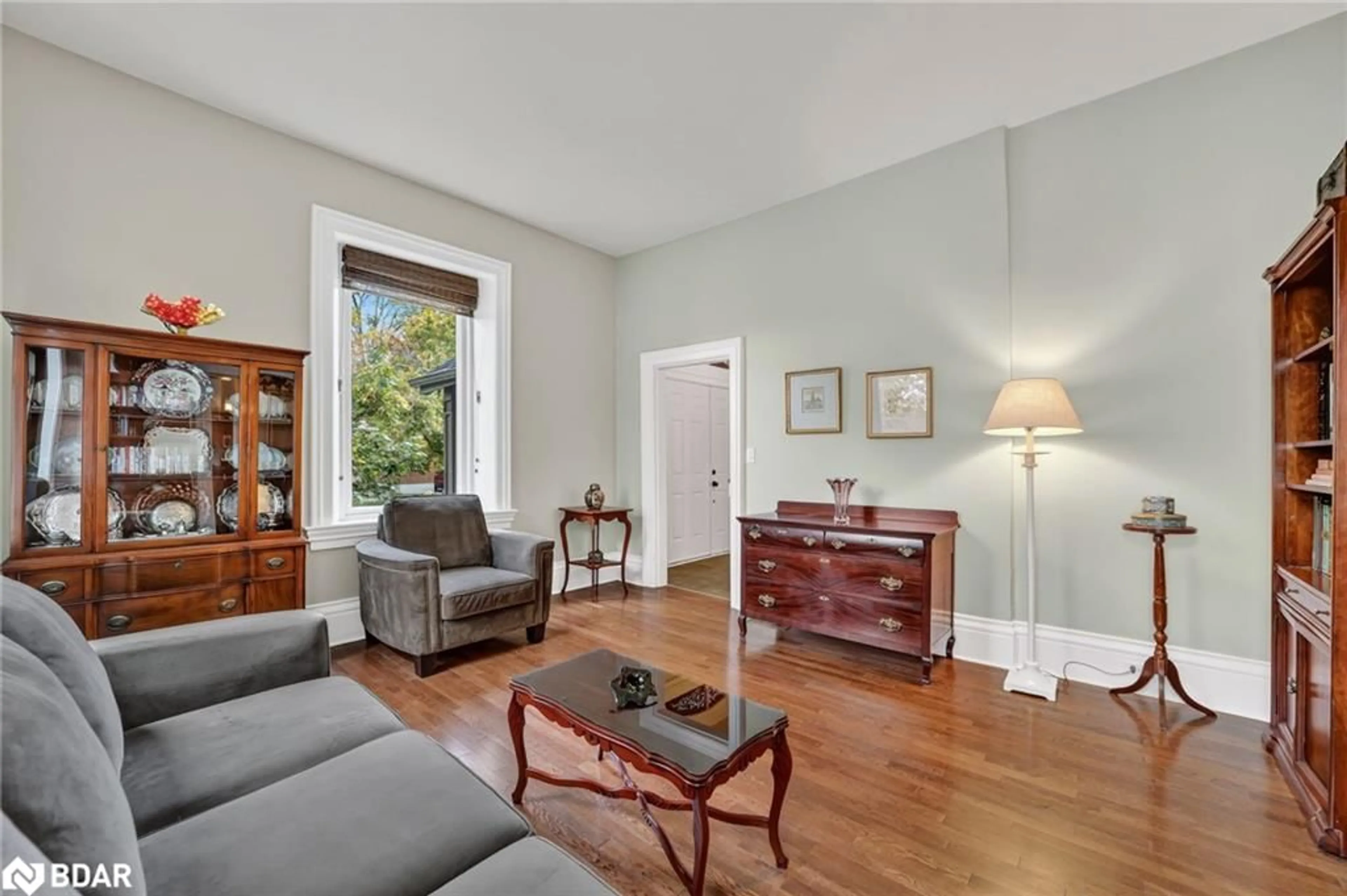 Living room with furniture, wood/laminate floor for 72 Banfield St, Paris Ontario N3L 2Z1