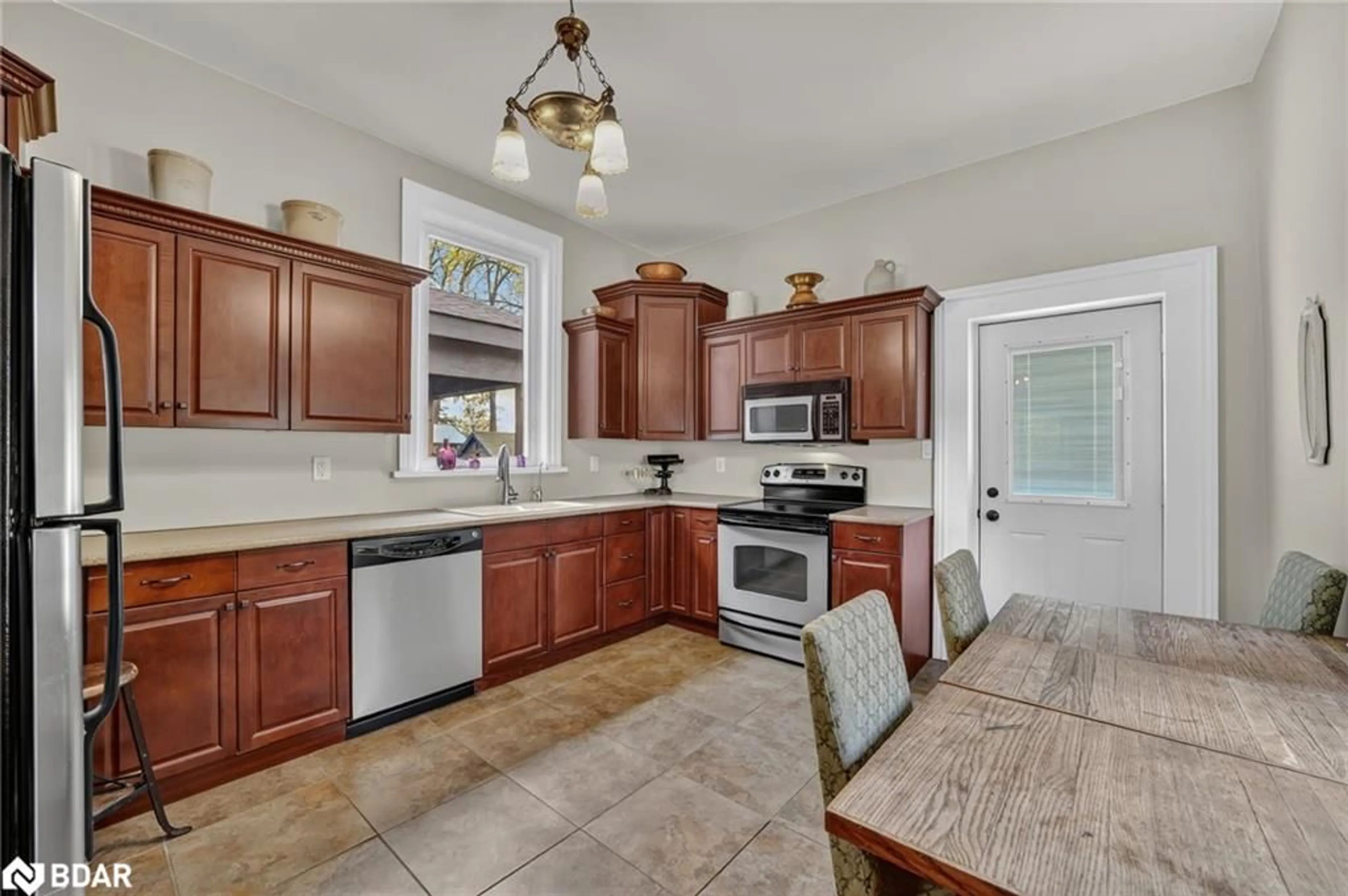 Open concept kitchen, ceramic/tile floor for 72 Banfield St, Paris Ontario N3L 2Z1