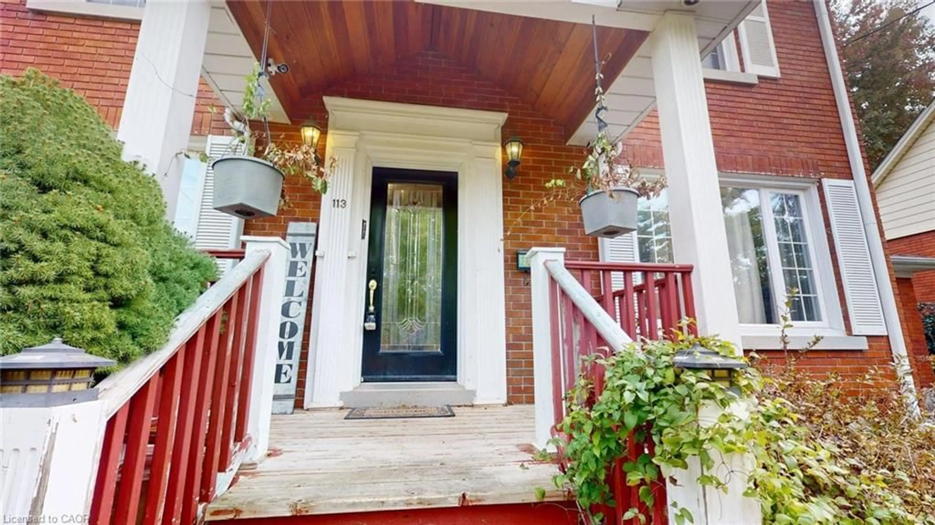 Indoor entryway for 113 Edmund Rd, Kitchener Ontario N2H 1J7