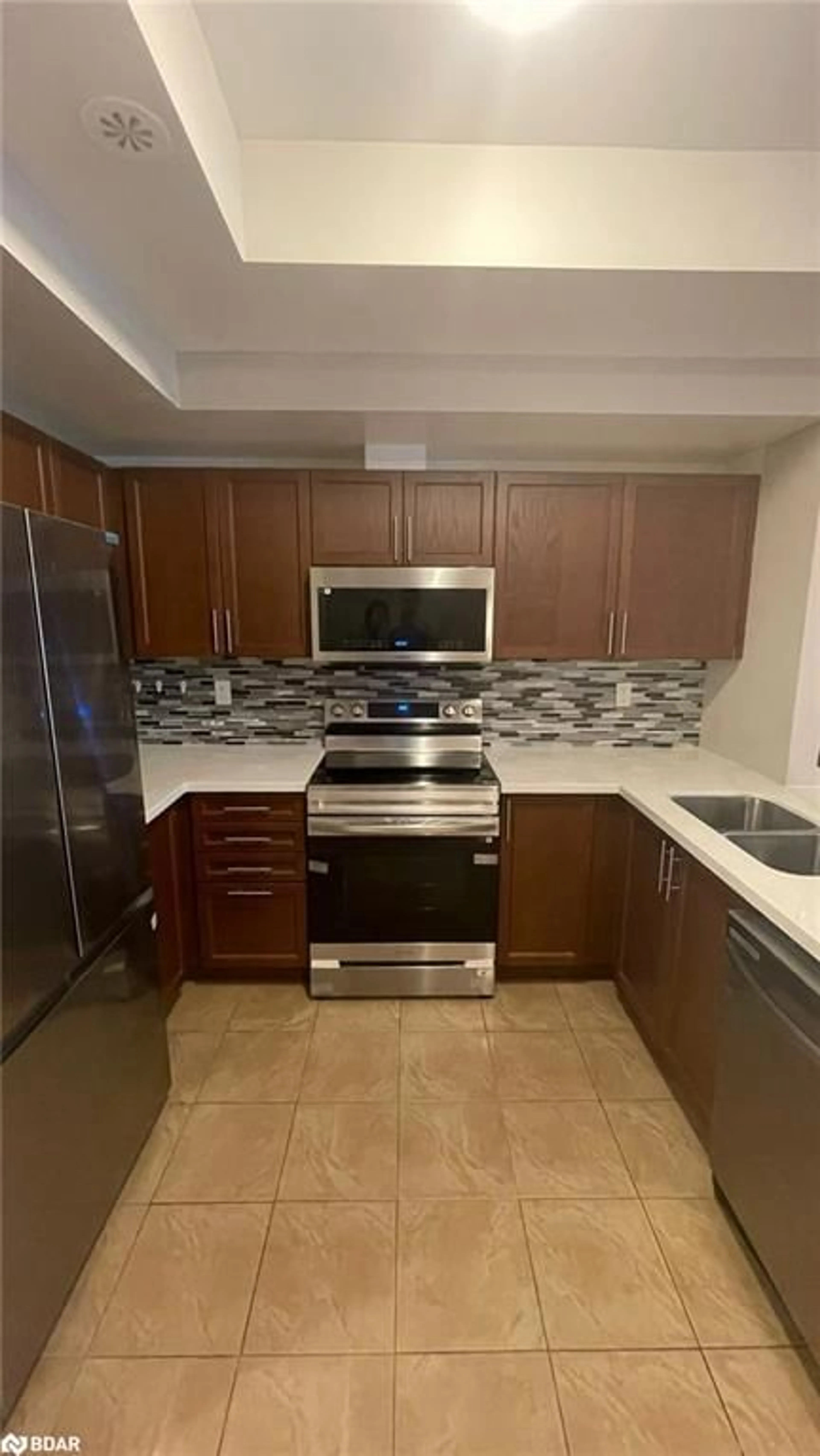 Standard kitchen, ceramic/tile floor for 2420 Baronwood Dr #32-02, Oakville Ontario L6M 0J7