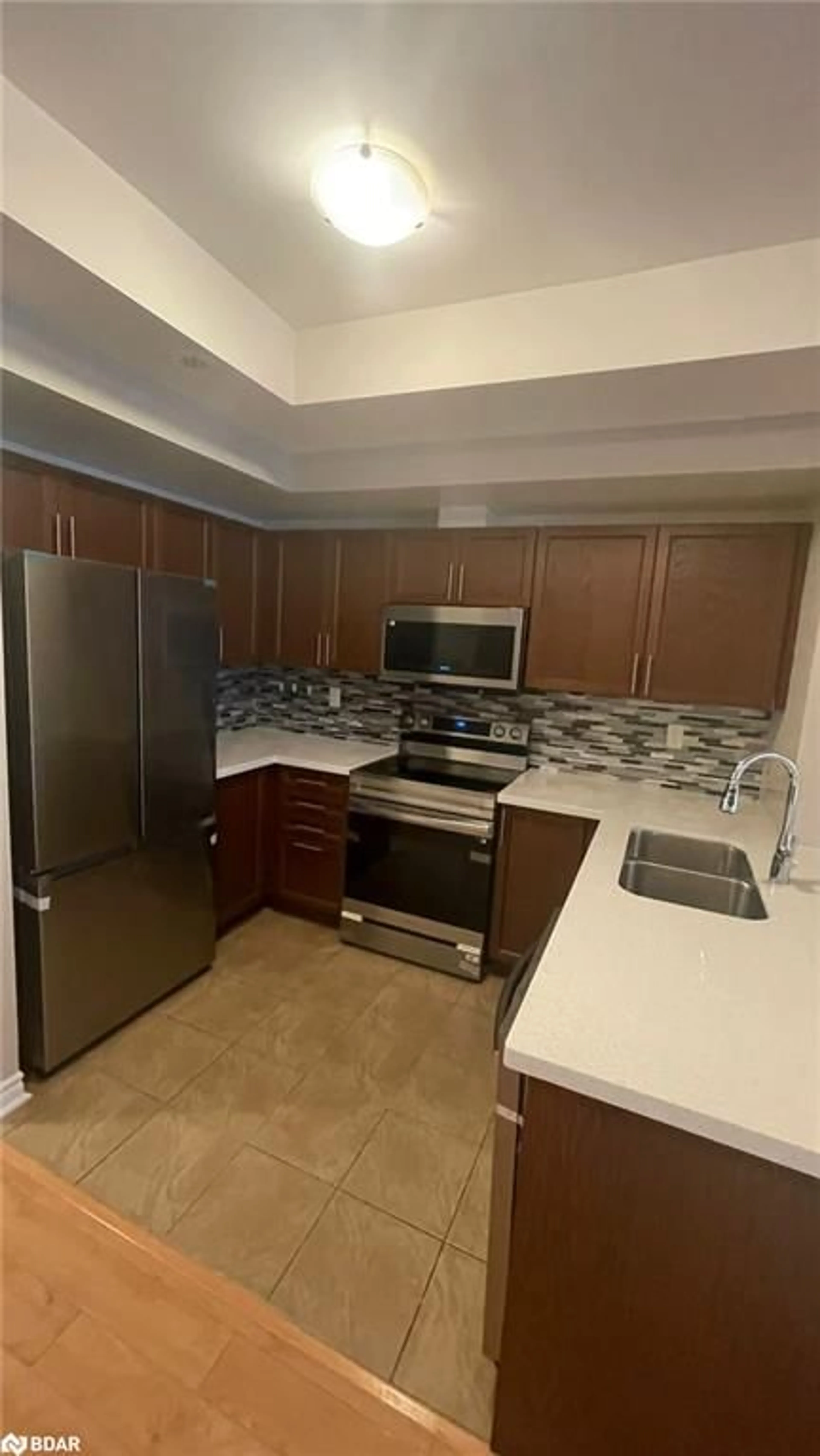 Standard kitchen, unknown for 2420 Baronwood Dr #32-02, Oakville Ontario L6M 0J7