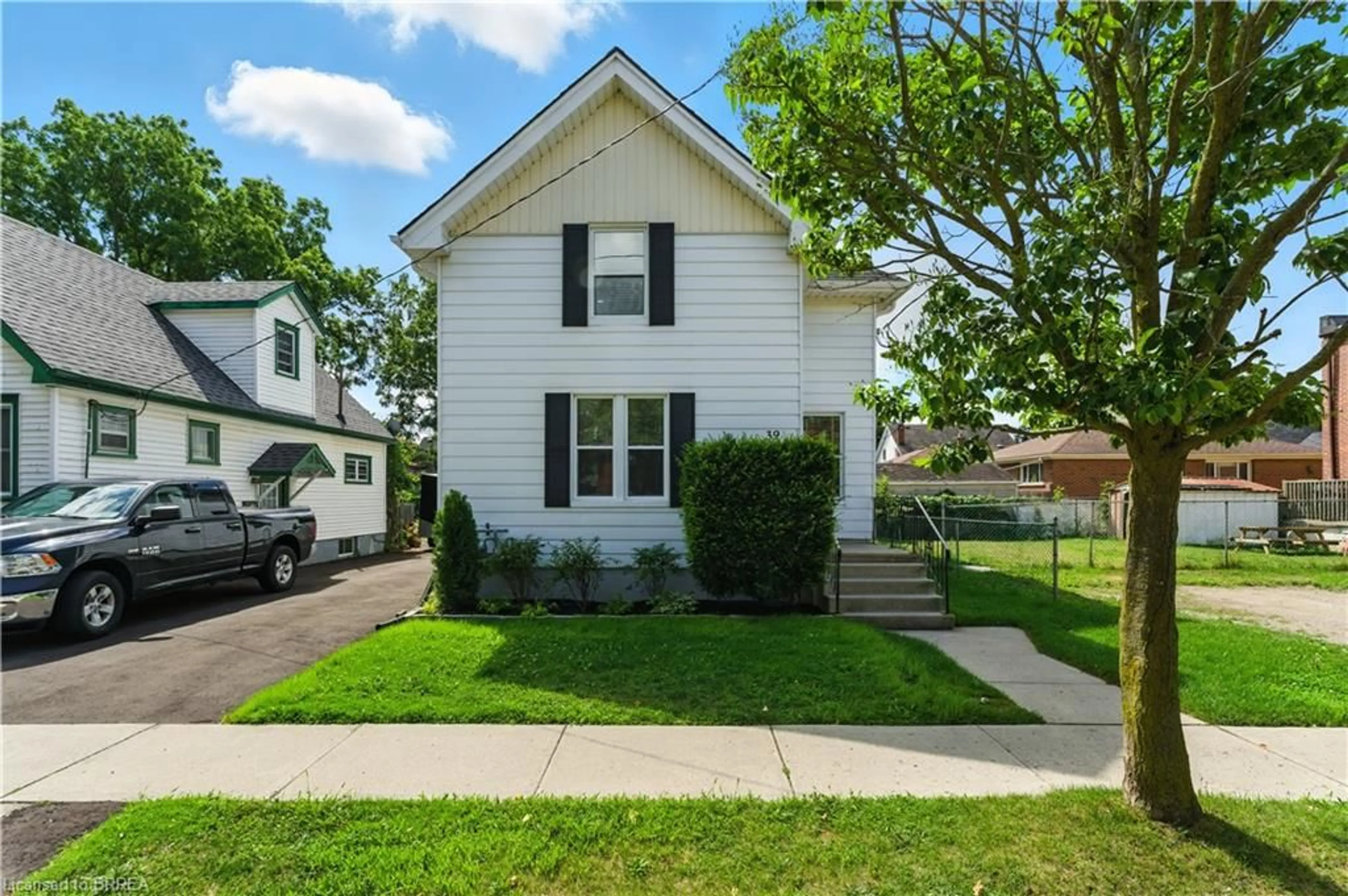 Home with vinyl exterior material, street for 39 Allenby Ave, Brantford Ontario N3S 1R1