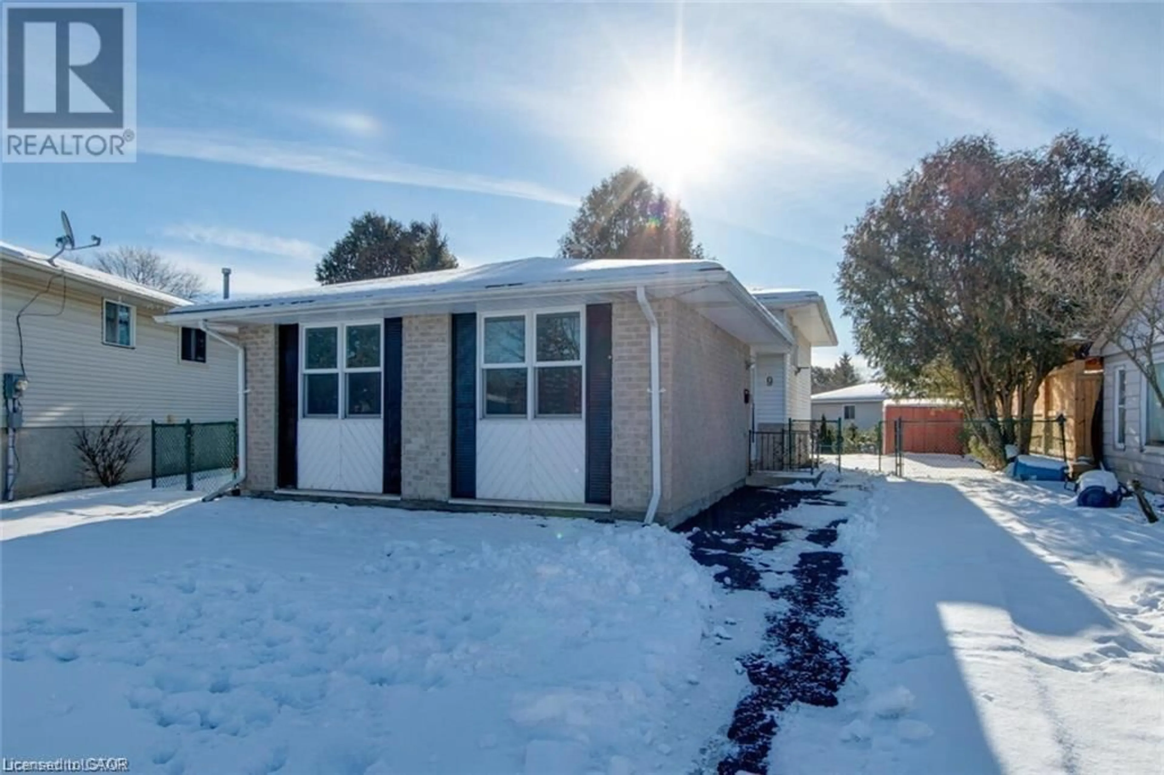 Unknown for 9 Camelot Cres, London Ontario N5V 3L4