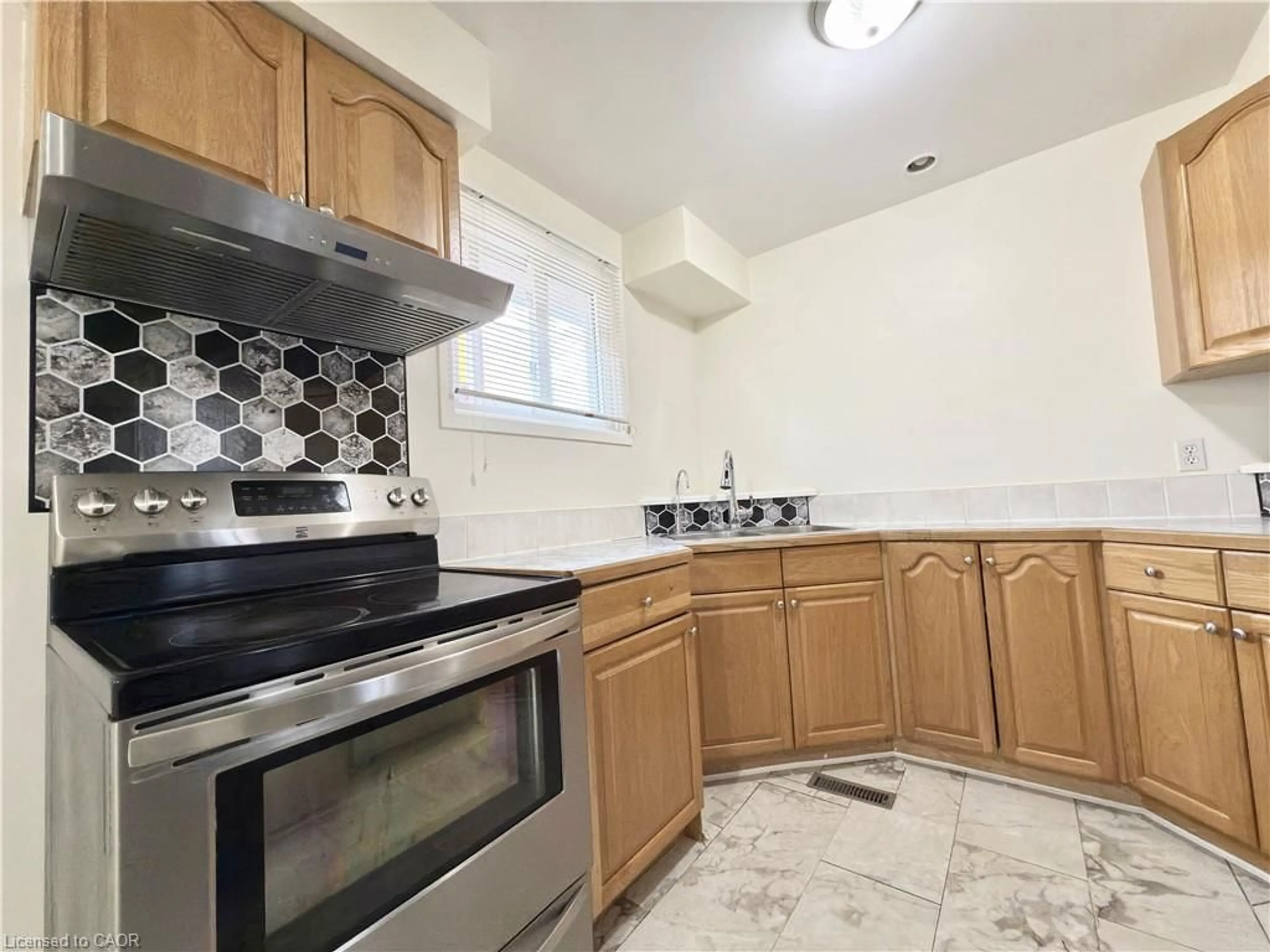 Standard kitchen, unknown for 61 Thaler Ave #12, Kitchener Ontario N2A 1R3