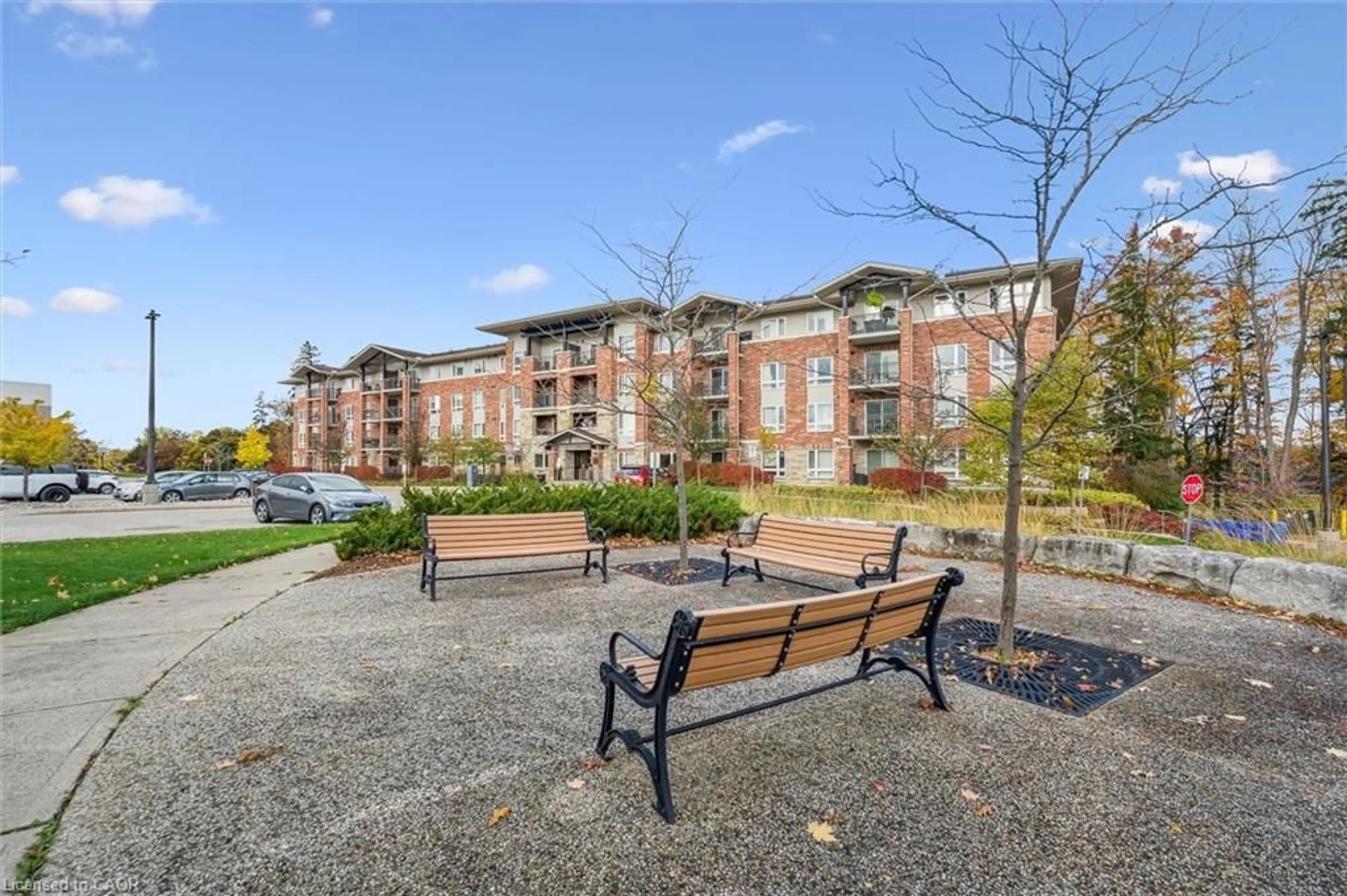 Patio, street for 625 St David St #414, Fergus Ontario N1M 0A8