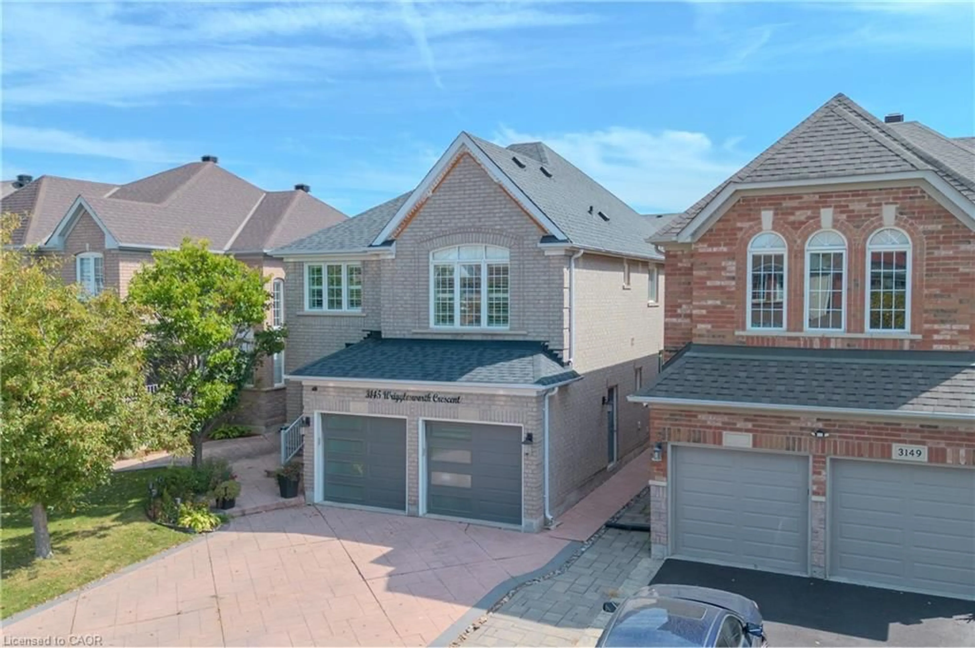 A pic from outside/outdoor area/front of a property/back of a property/a pic from drone, street for 3145 Wrigglesworth Cres, Mississauga Ontario L5M 6W7