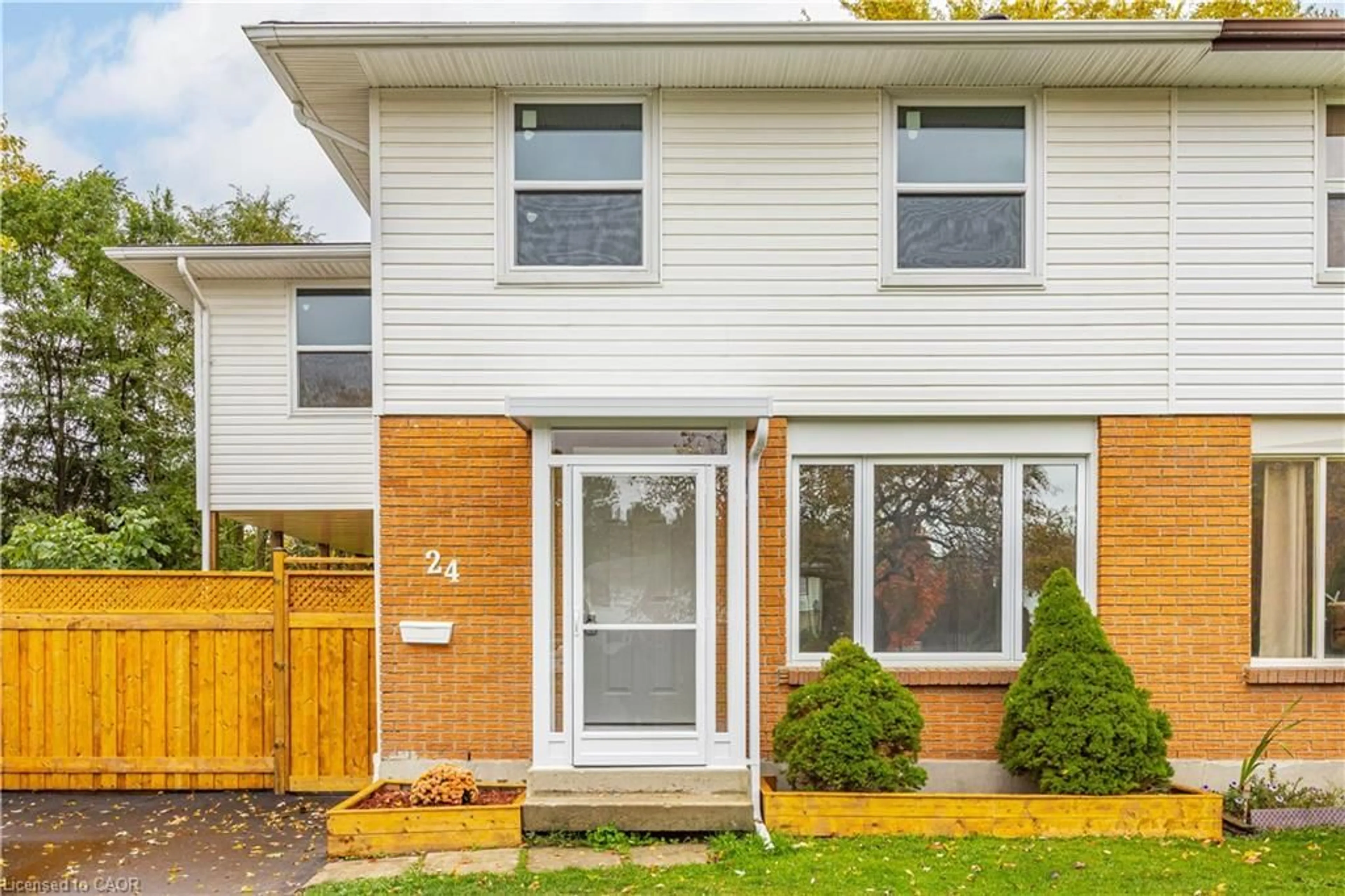 Home with vinyl exterior material, street for 24 Culver Crt, London Ontario N5V 3E8