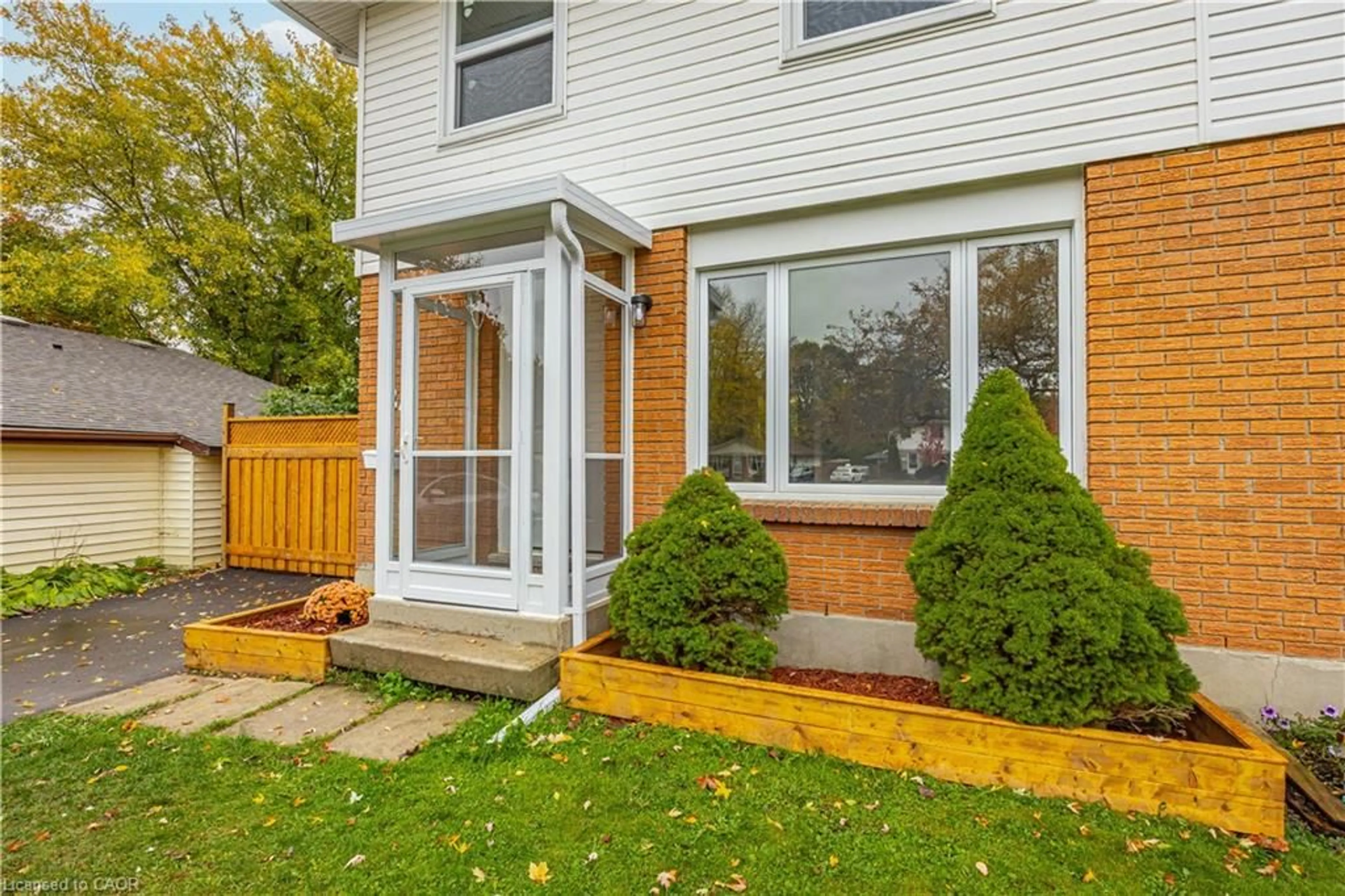 Patio, street for 24 Culver Crt, London Ontario N5V 3E8