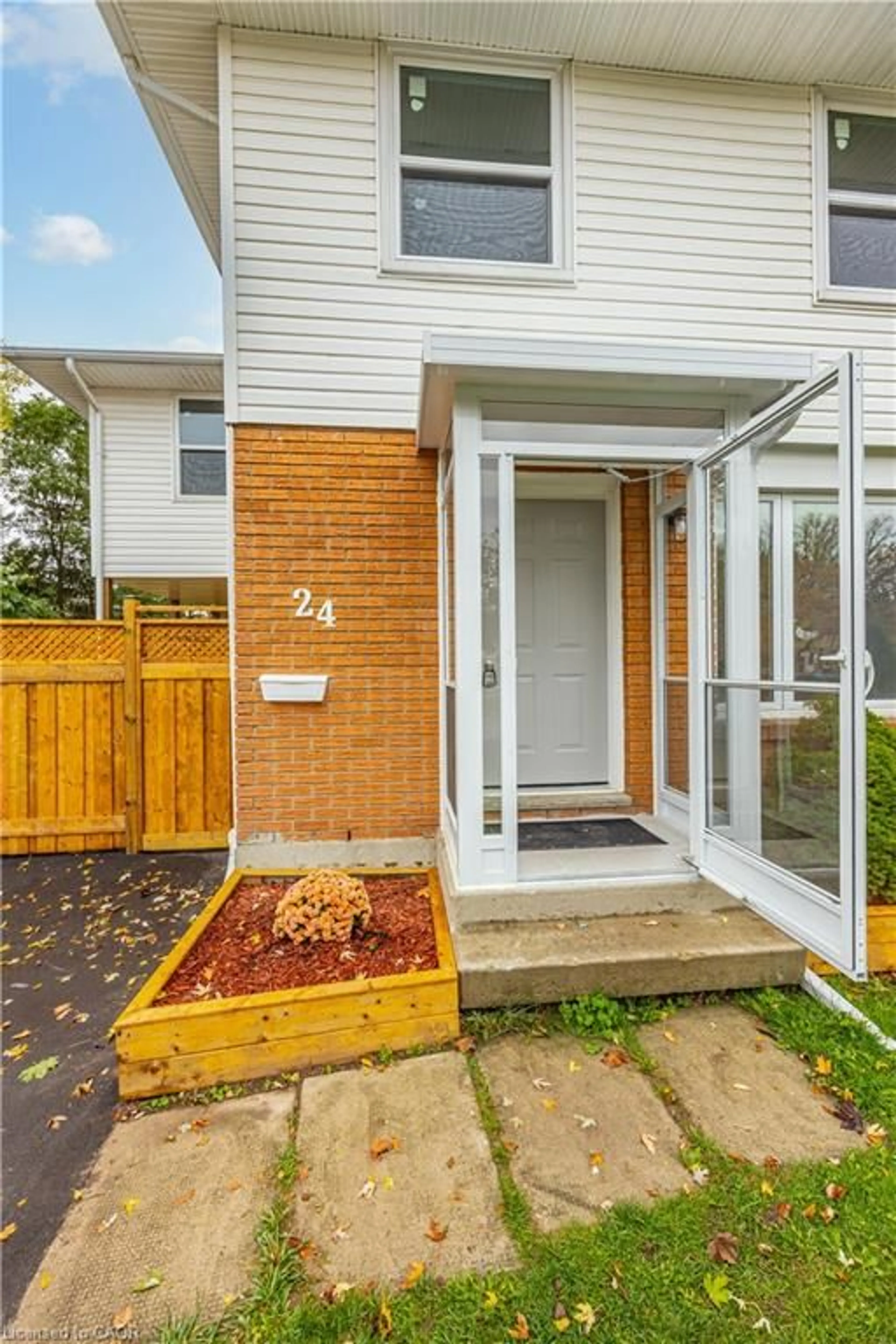 Unknown for 24 Culver Crt, London Ontario N5V 3E8