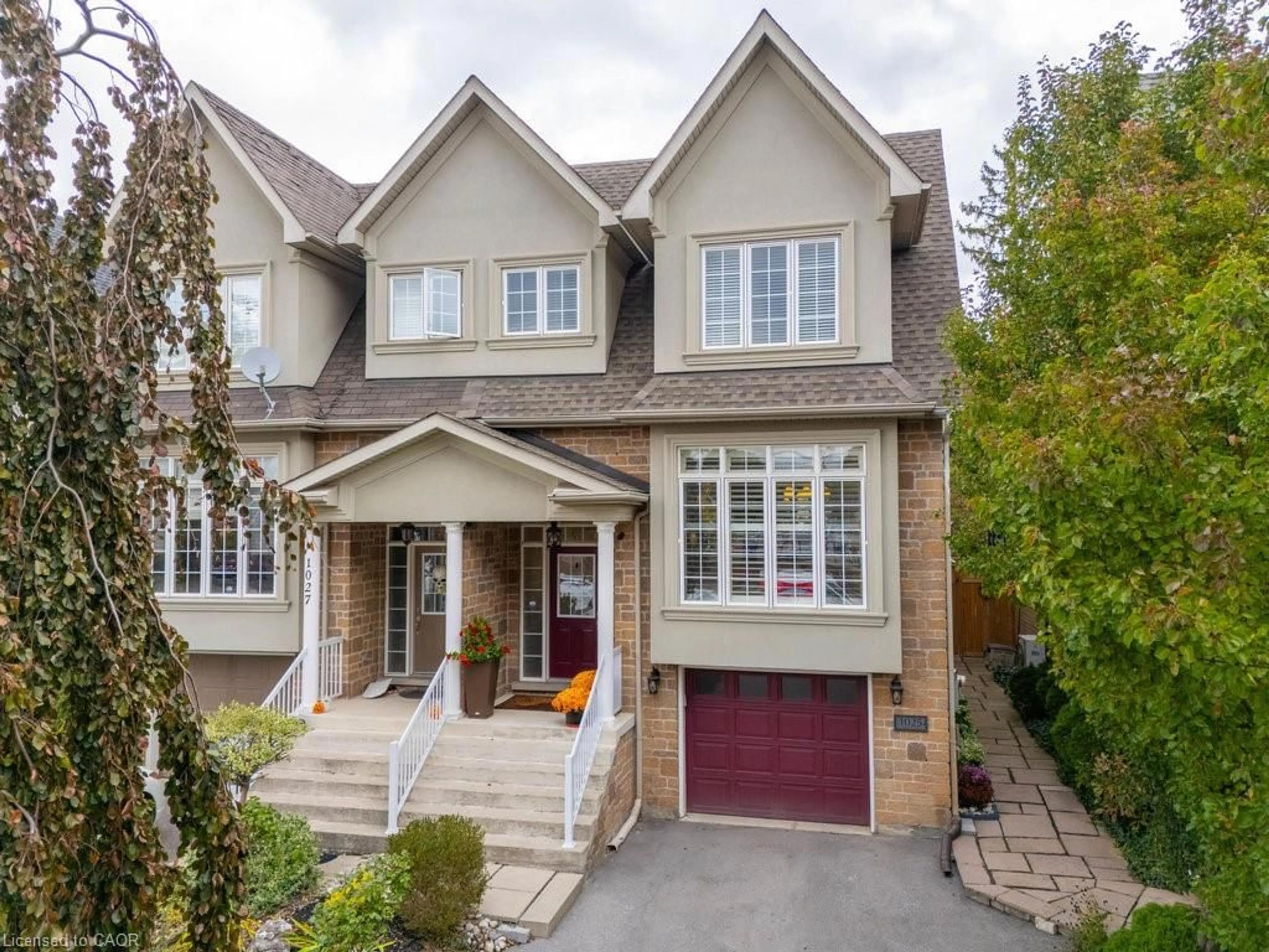 Home with brick exterior material, street for 1025 Shaw Dr, Mississauga Ontario L5G 3Z3