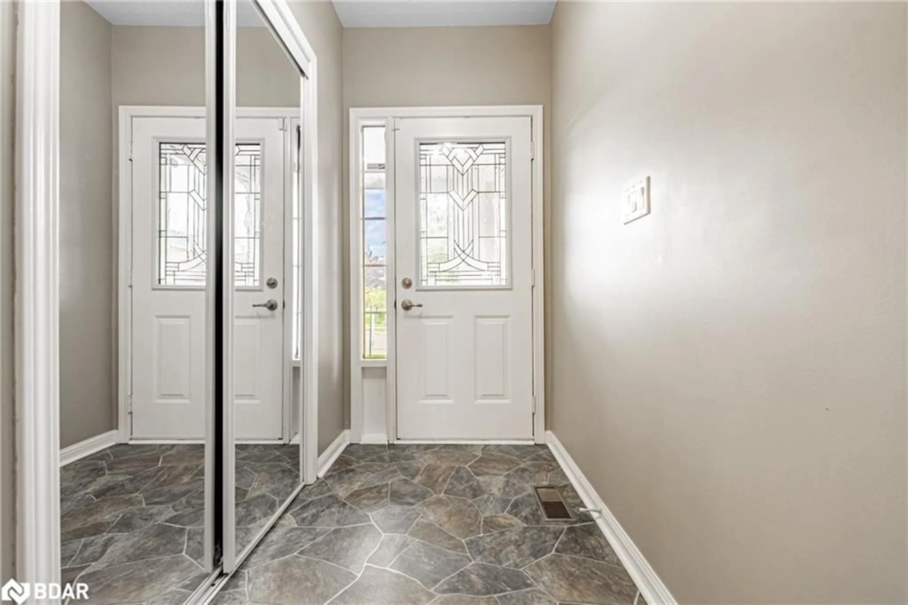 Indoor entryway for 402 Baverstock Cres, Milton Ontario L9T 5L1