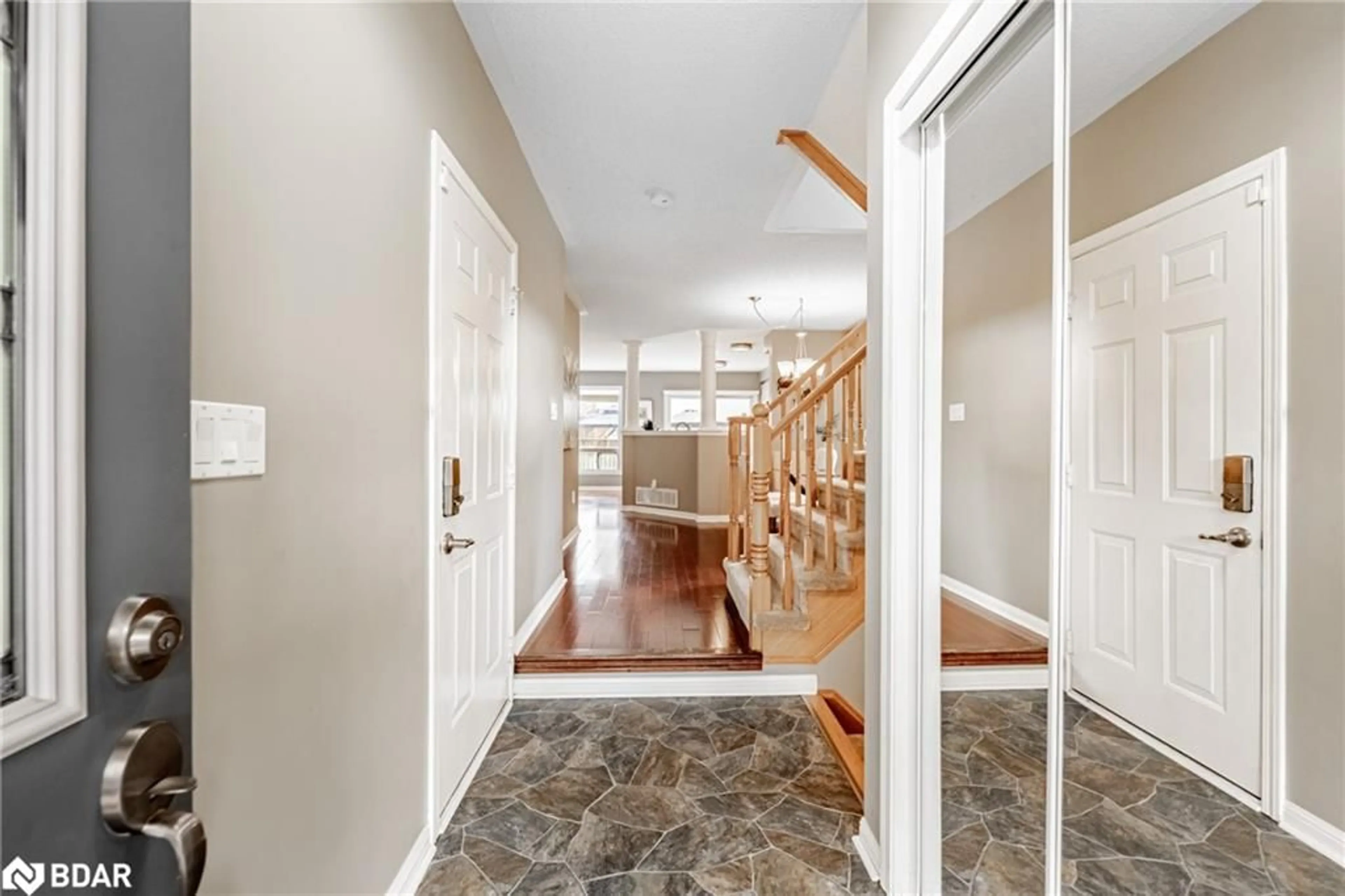 Indoor entryway for 402 Baverstock Cres, Milton Ontario L9T 5L1