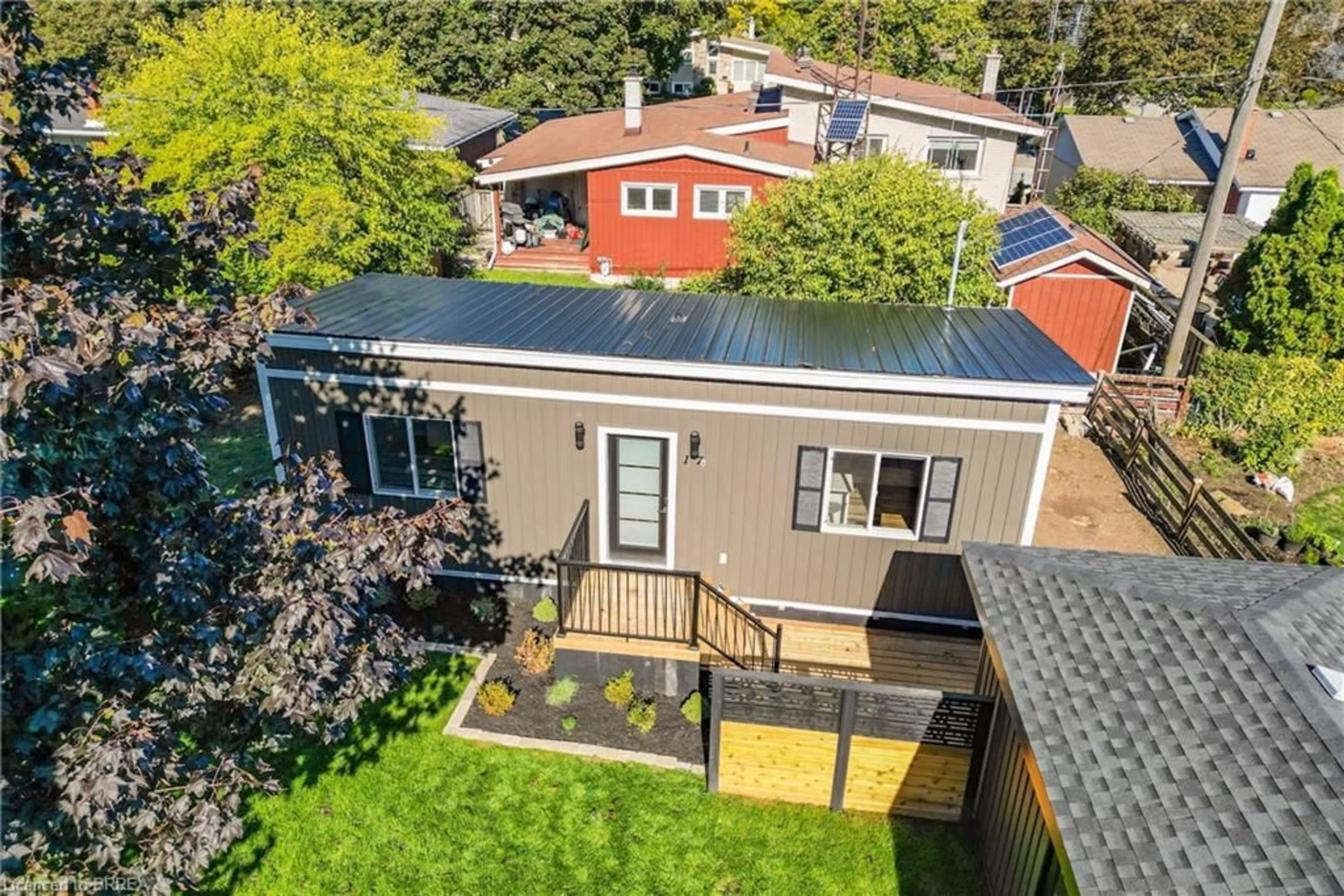 A pic from outside/outdoor area/front of a property/back of a property/a pic from drone, street for 17 Preston Dr, St. Catharines Ontario L2M 1X4