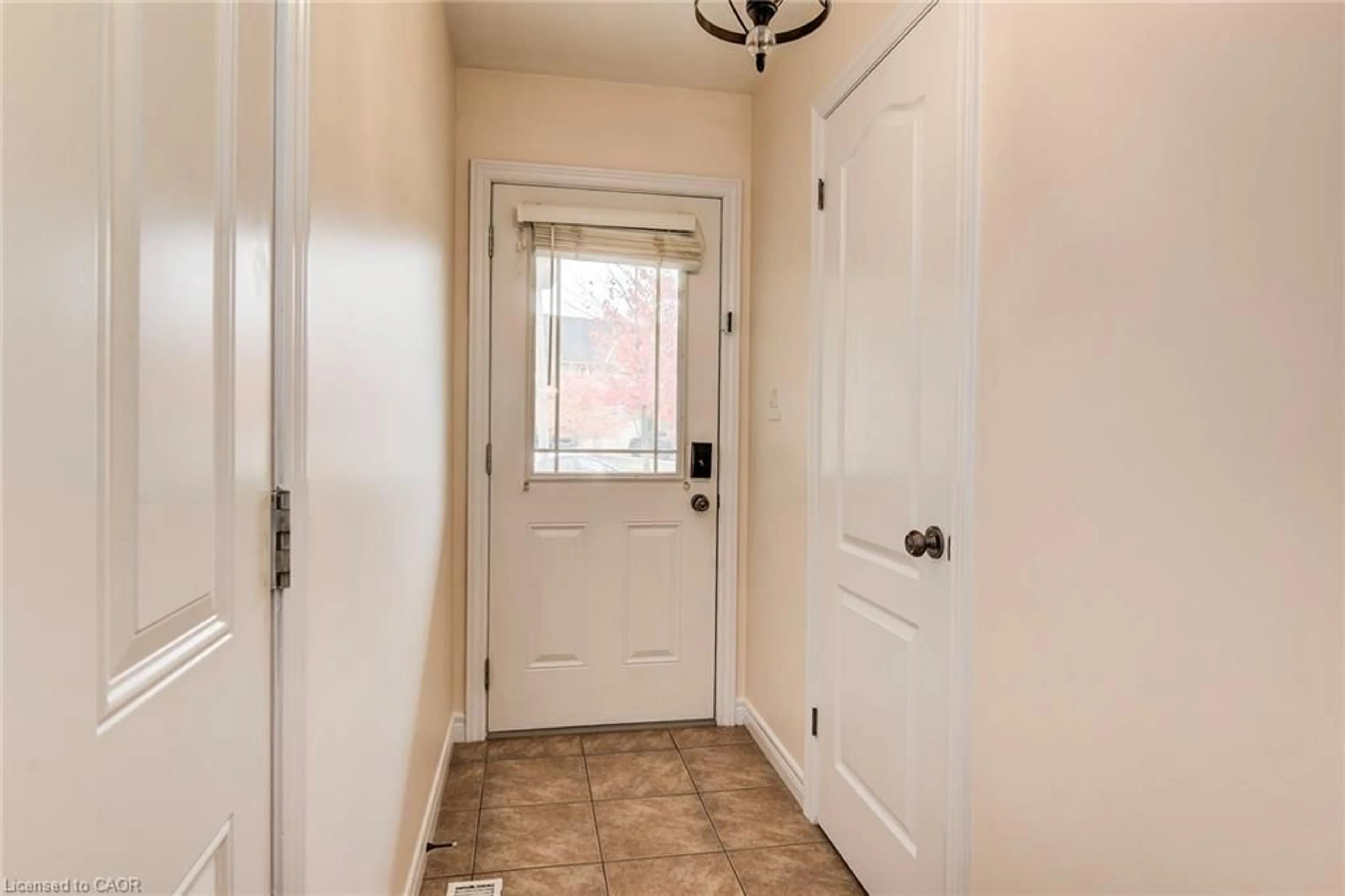 Indoor entryway for 46 Clough Cres, Guelph Ontario N1L 0G1