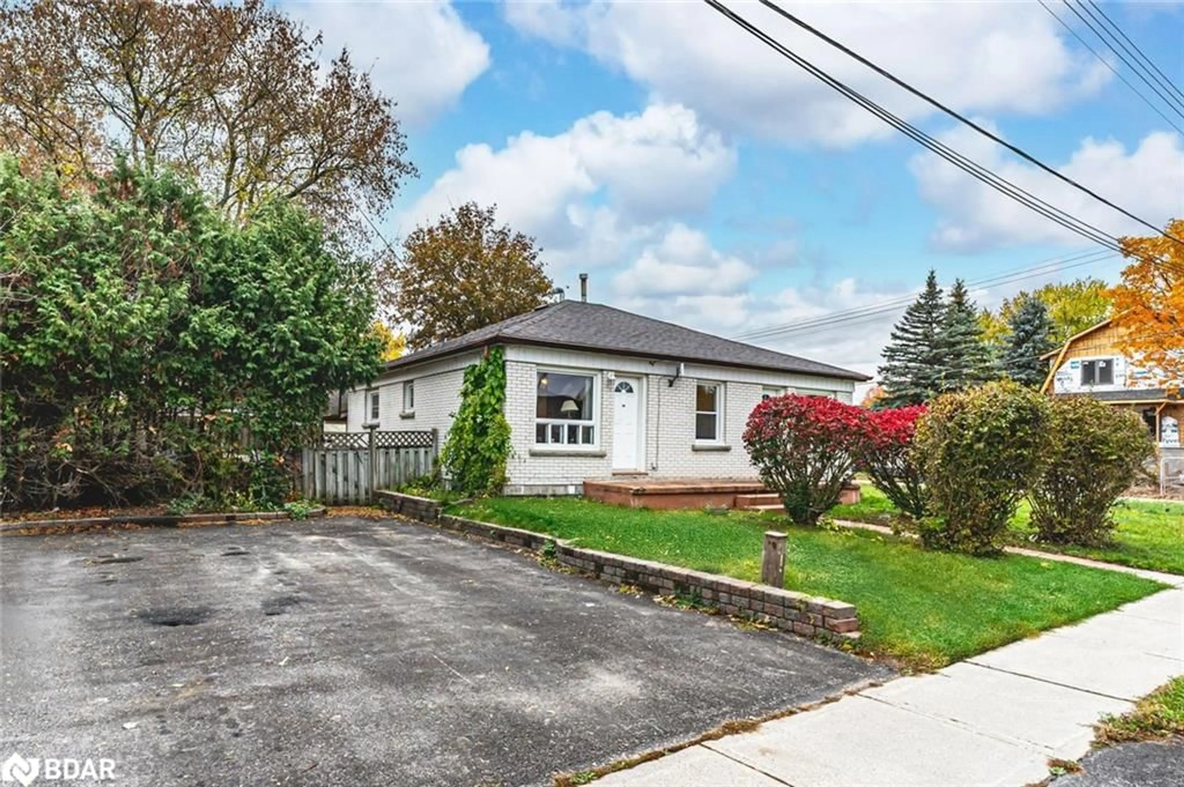 A pic from outside/outdoor area/front of a property/back of a property/a pic from drone, street for 34/36 Centre Street, Angus Ontario L0M 1B0