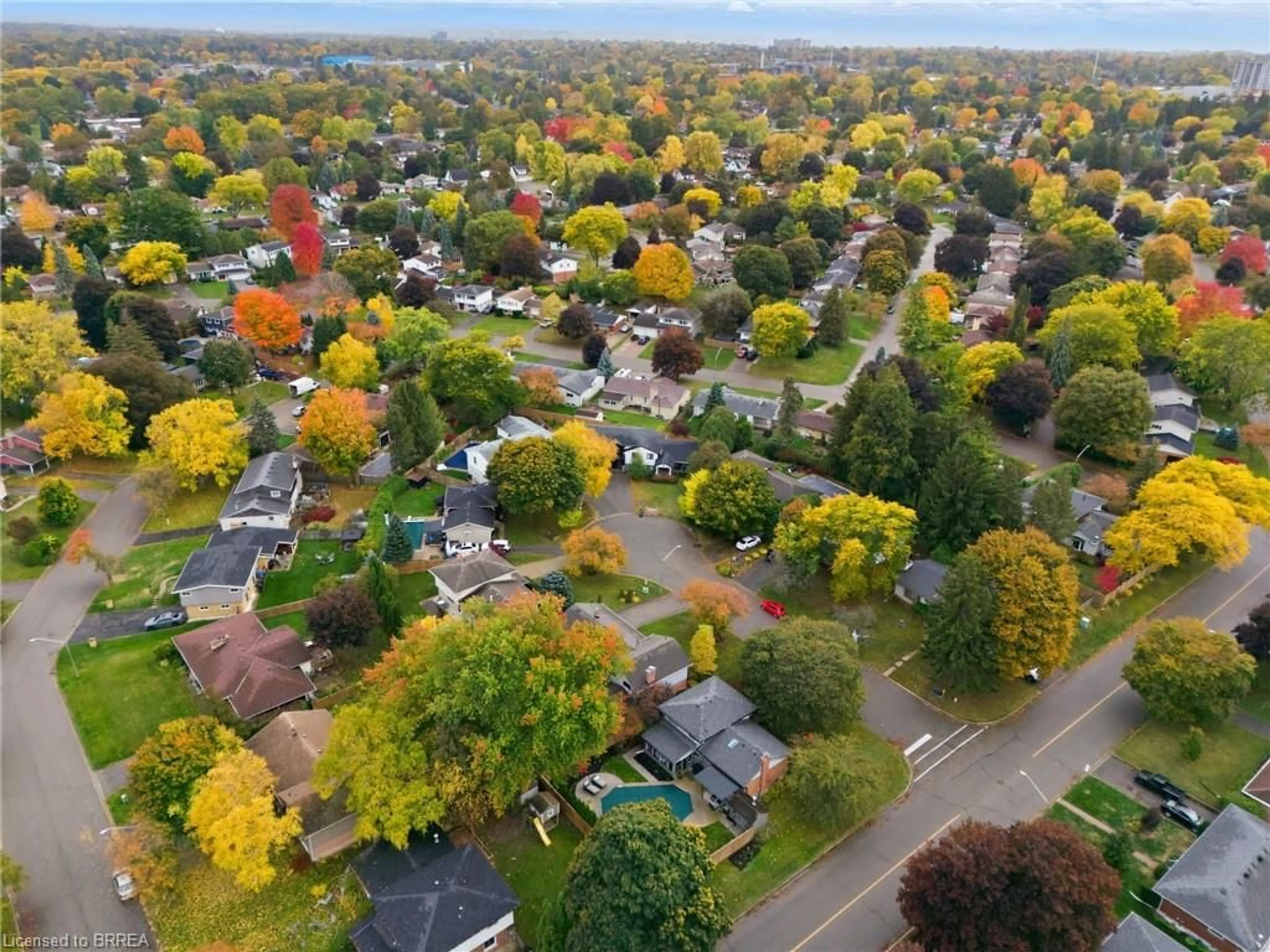 A pic from outside/outdoor area/front of a property/back of a property/a pic from drone, street for 12 Halftree Pl, Brantford Ontario N3R 5R6