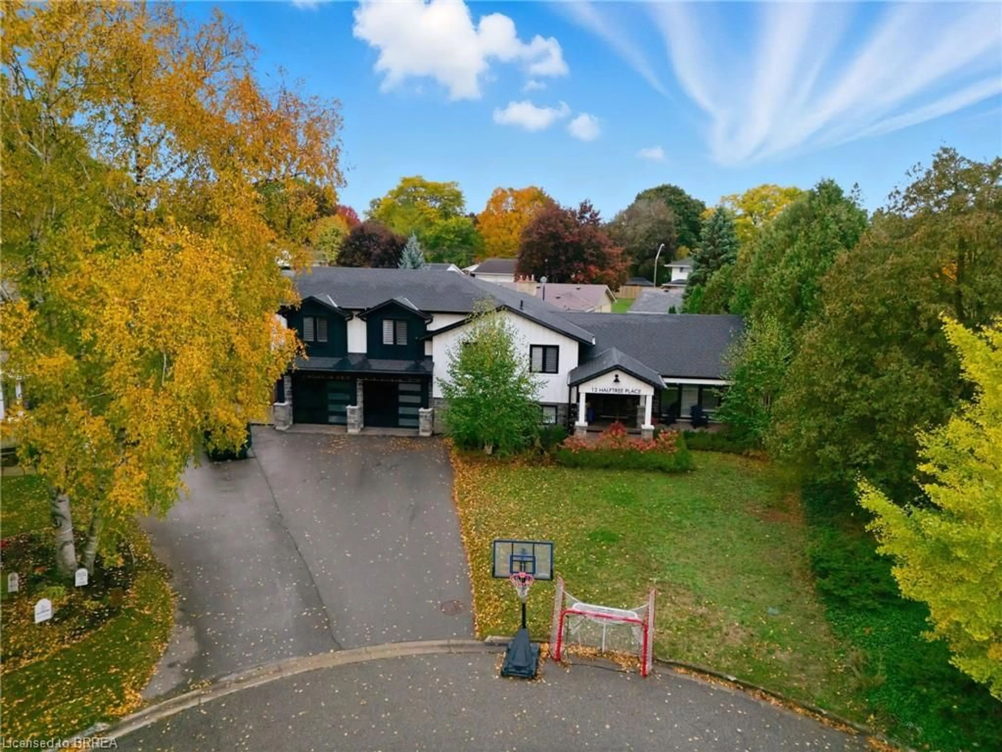 A pic from outside/outdoor area/front of a property/back of a property/a pic from drone, street for 12 Halftree Pl, Brantford Ontario N3R 5R6