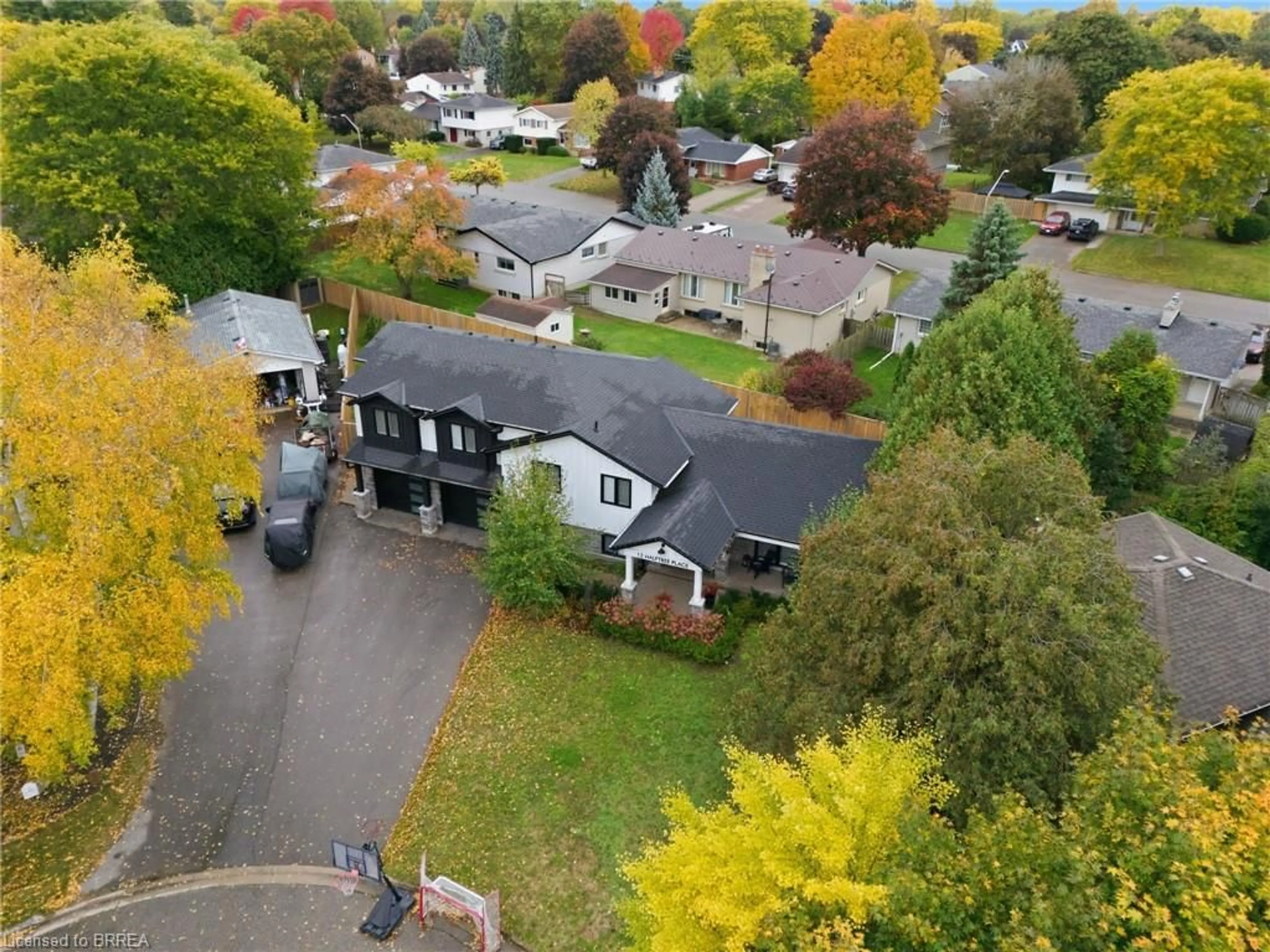 A pic from outside/outdoor area/front of a property/back of a property/a pic from drone, street for 12 Halftree Pl, Brantford Ontario N3R 5R6