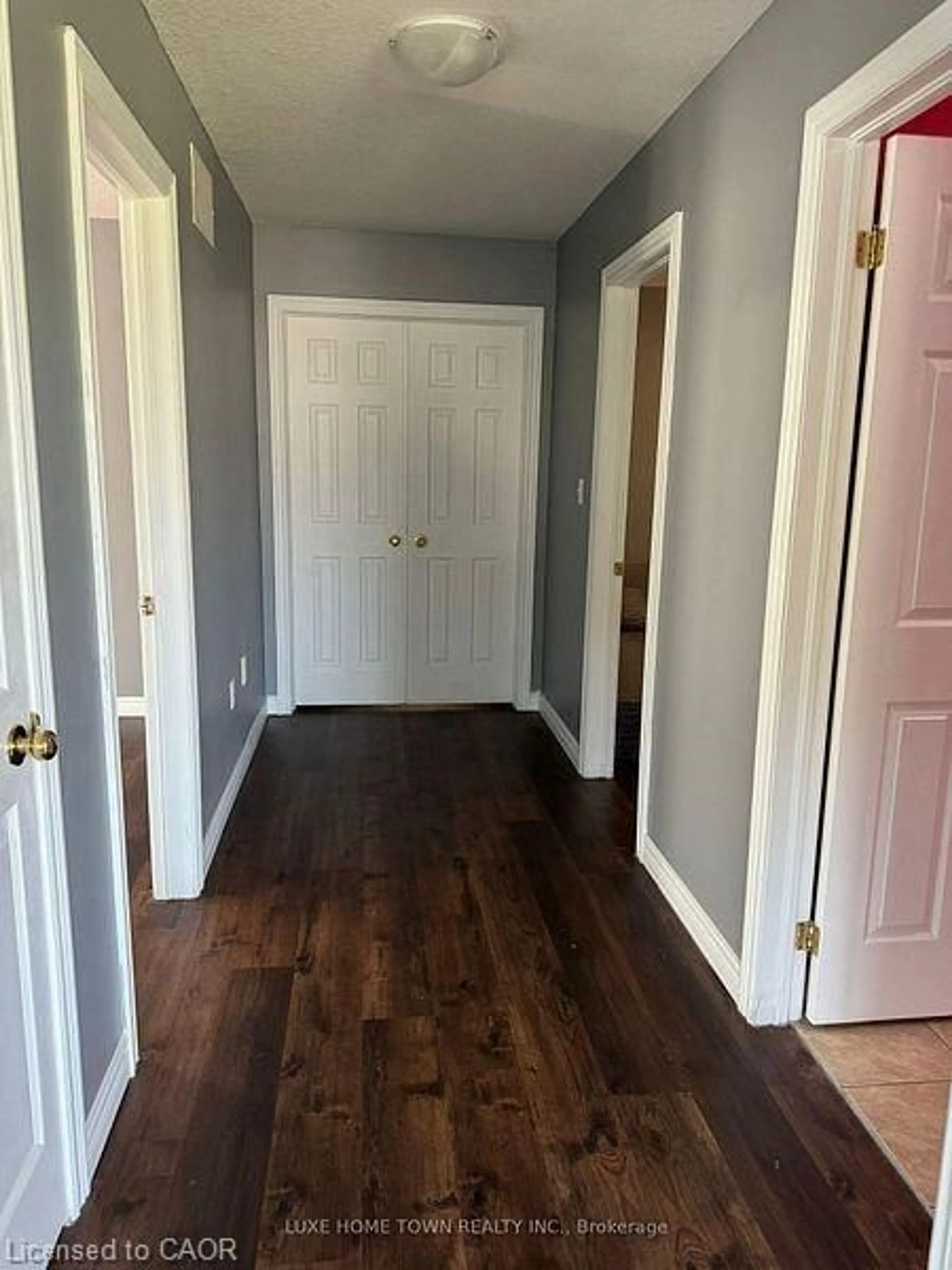 Indoor entryway for 28 Lemonwood Pl, Cambridge Ontario N3C 4P5
