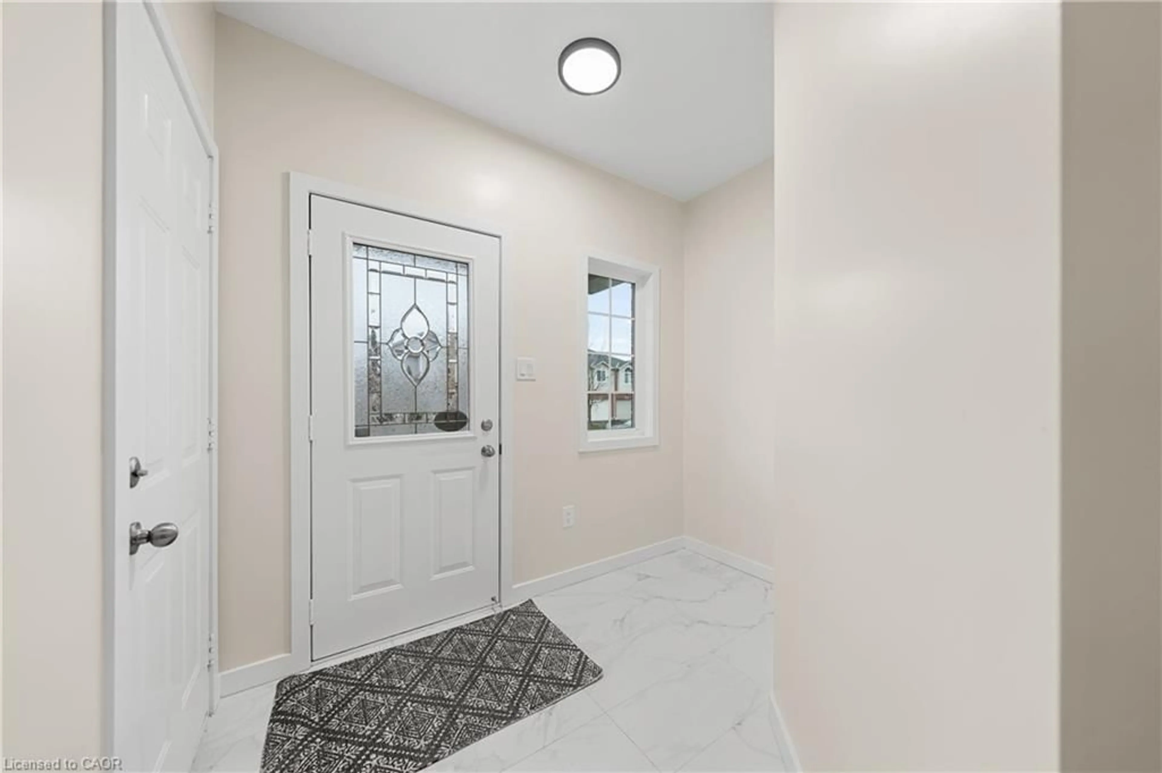 Indoor entryway for 716 Karlsfeld Rd #A, Waterloo Ontario N2T 2W4