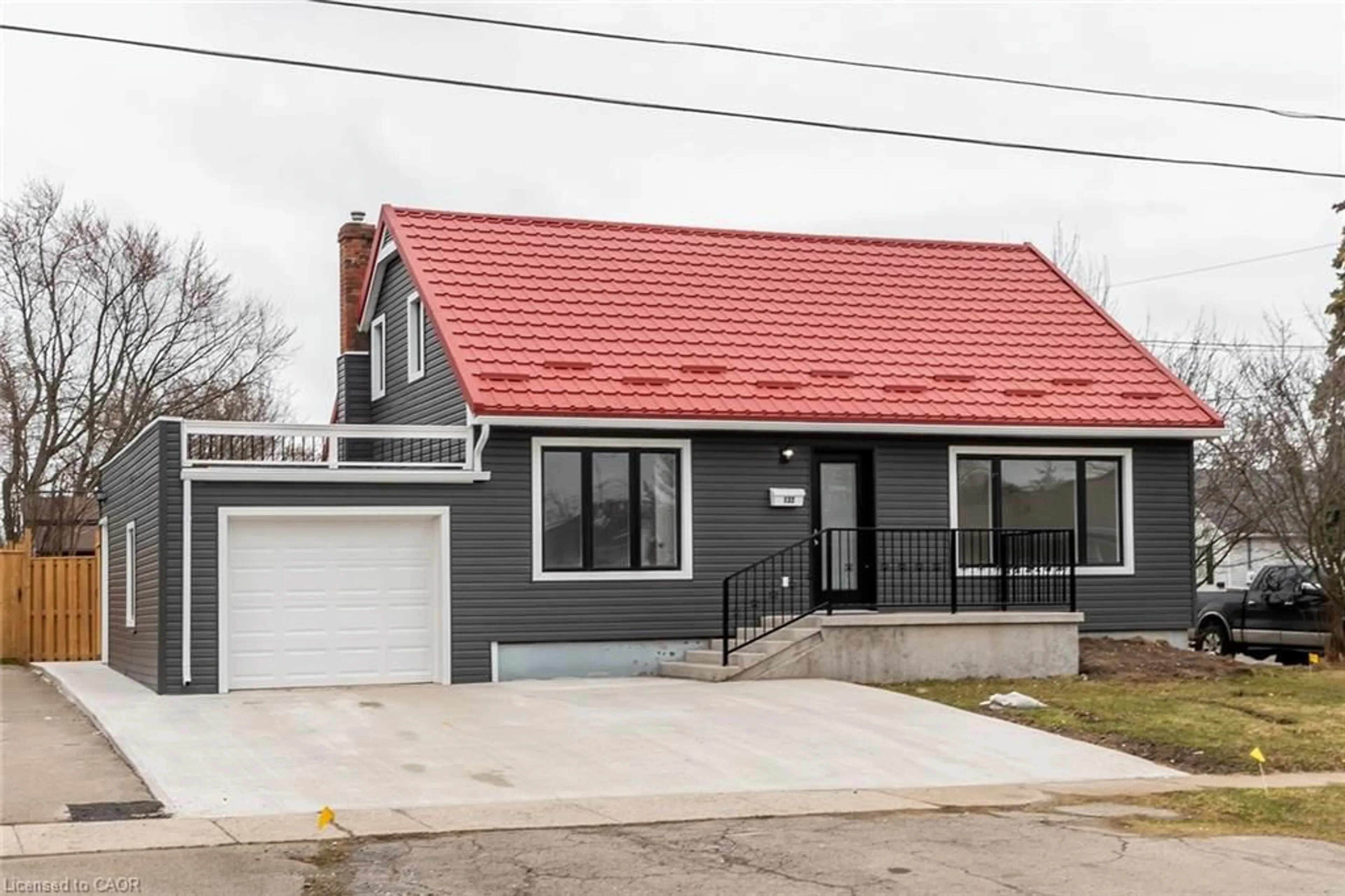 Home with vinyl exterior material, street for 132 Franklin Ave, Port Colborne Ontario L3K 4A5