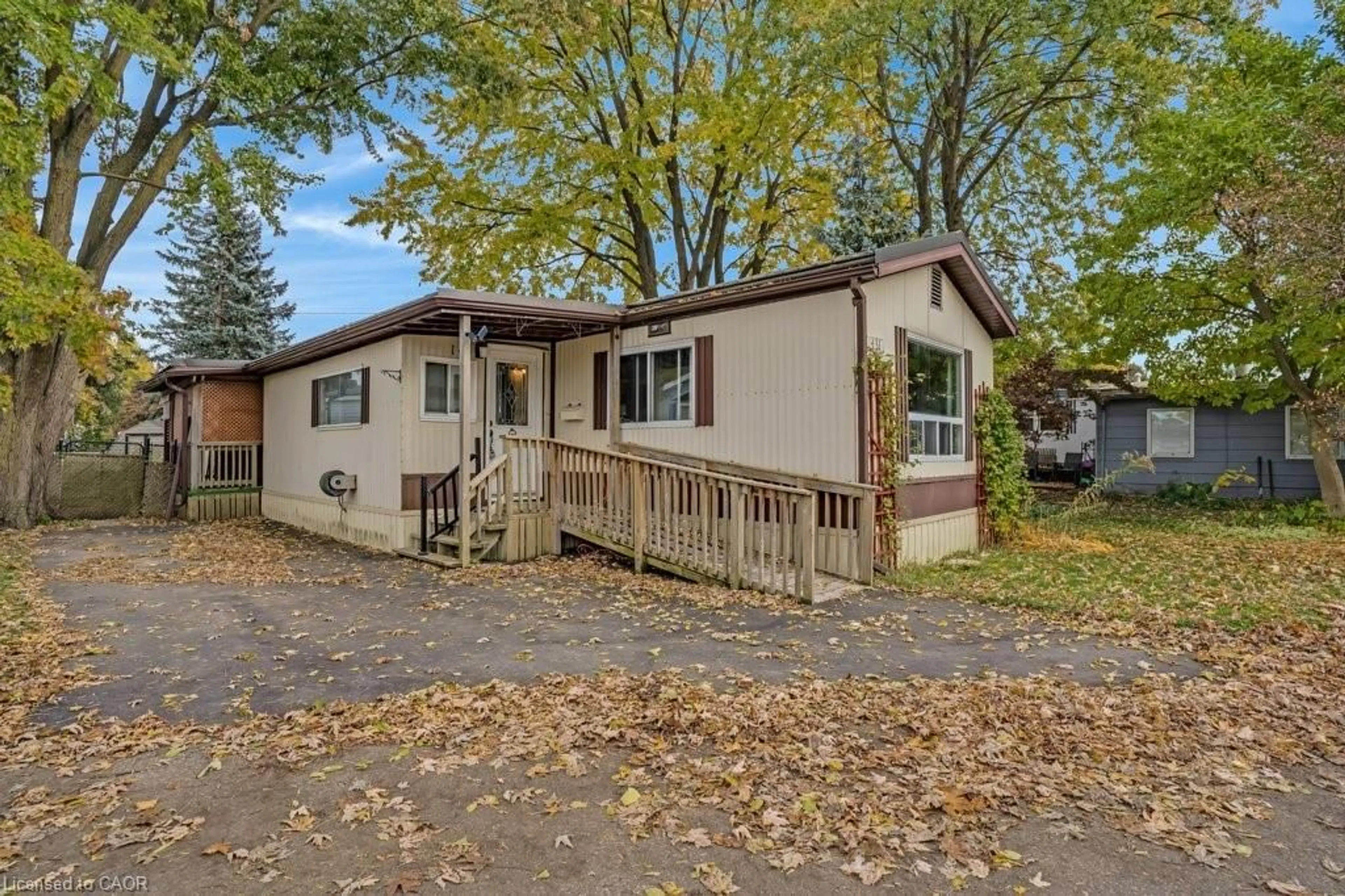 Unknown for 131 Scott St, Waterloo Ontario N2J 4G8