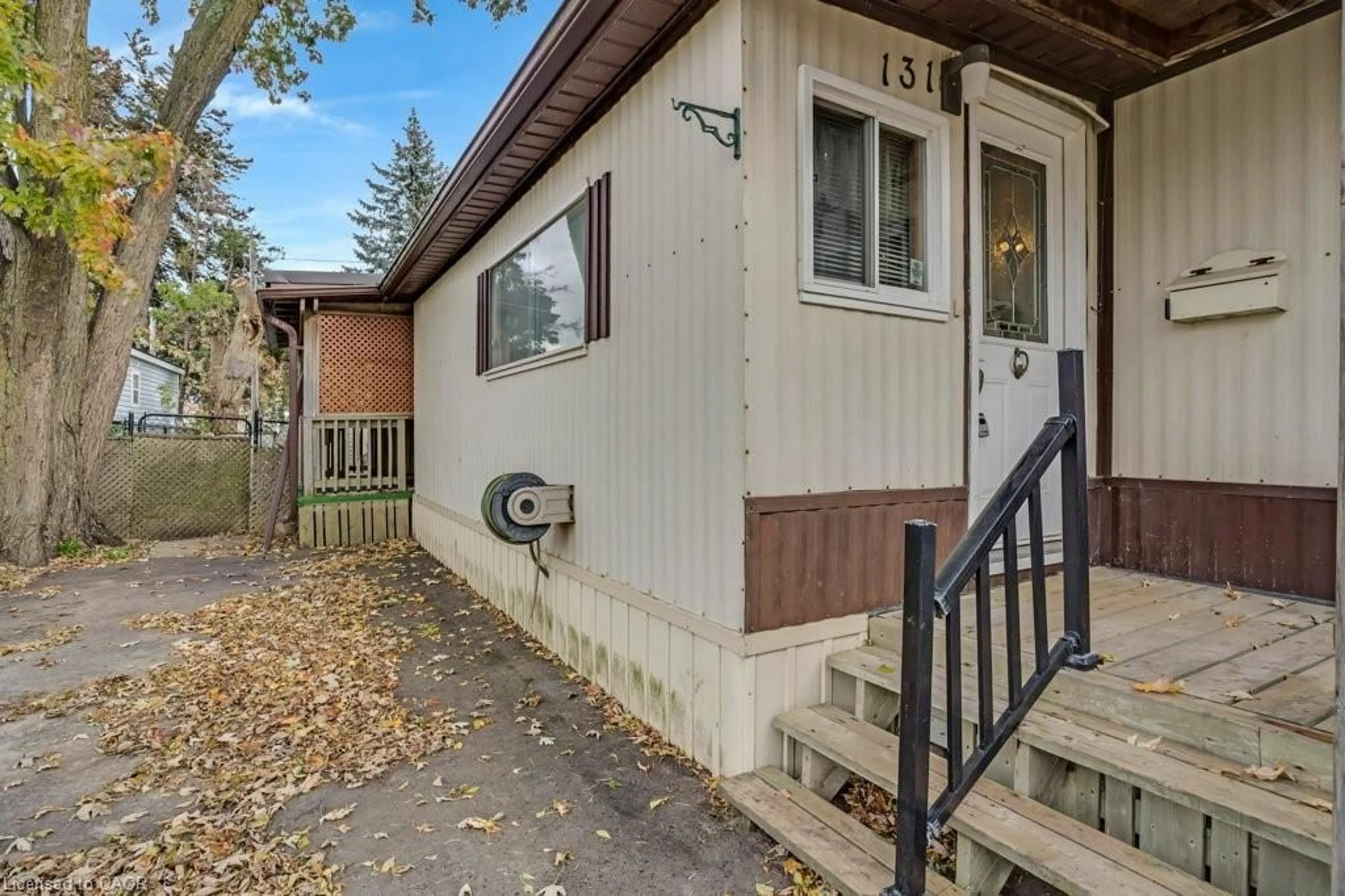 Unknown for 131 Scott St, Waterloo Ontario N2J 4G8