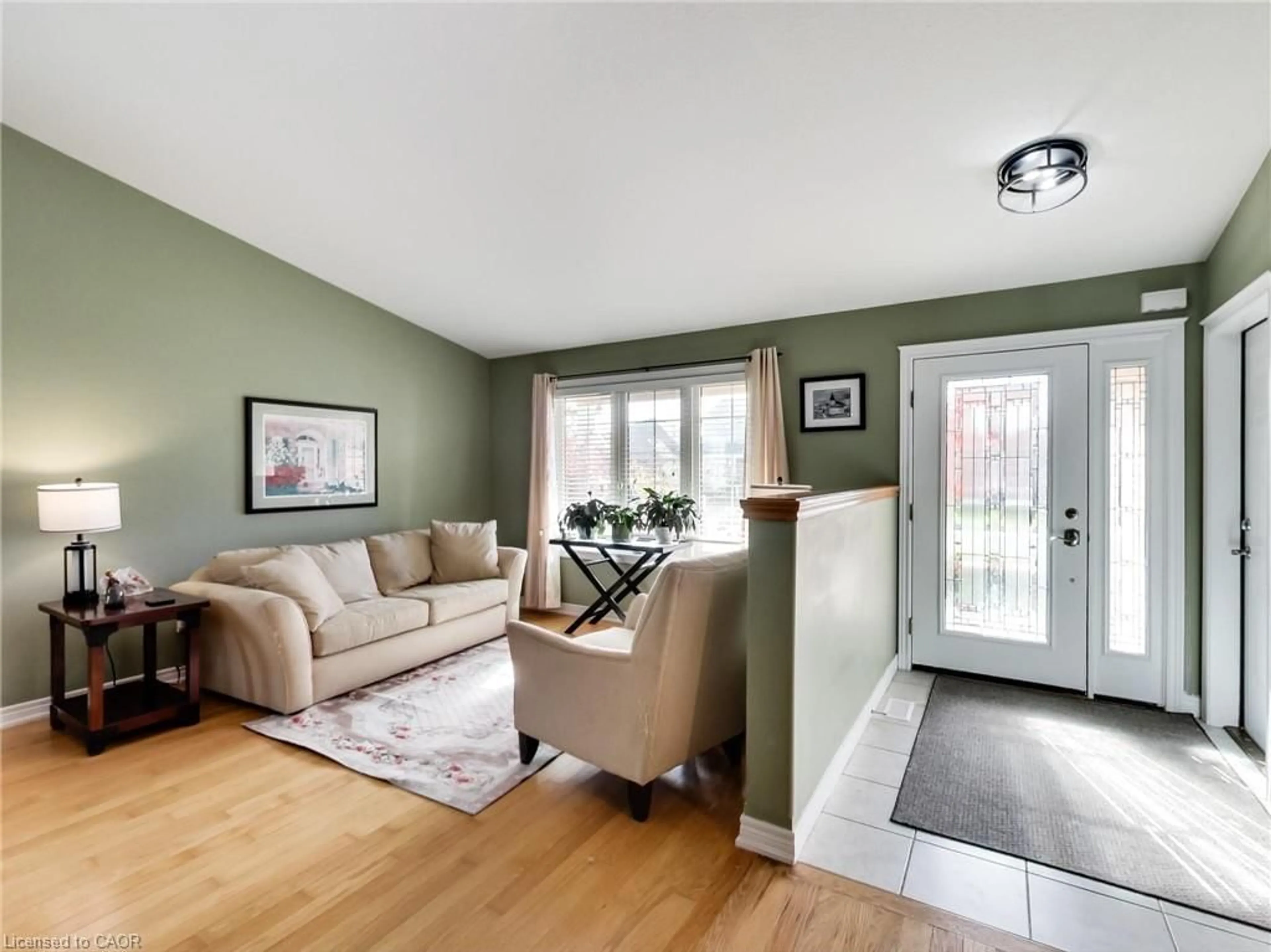 Living room with furniture, unknown for 27 Cherry Ave, Smithville Ontario L0R 2A0