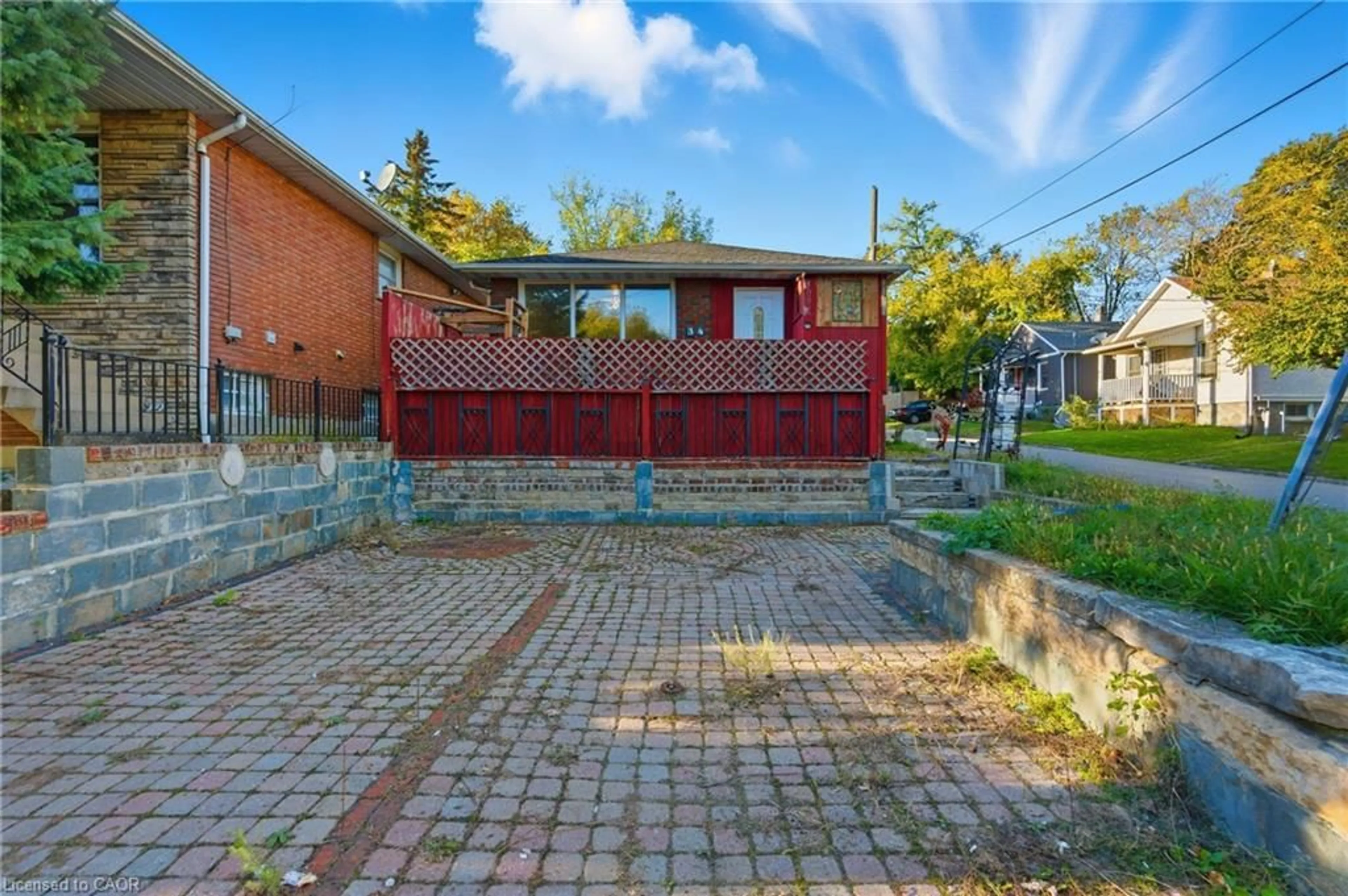 Patio, street for 34 Gale Cres, St. Catharines Ontario L2R 3K9