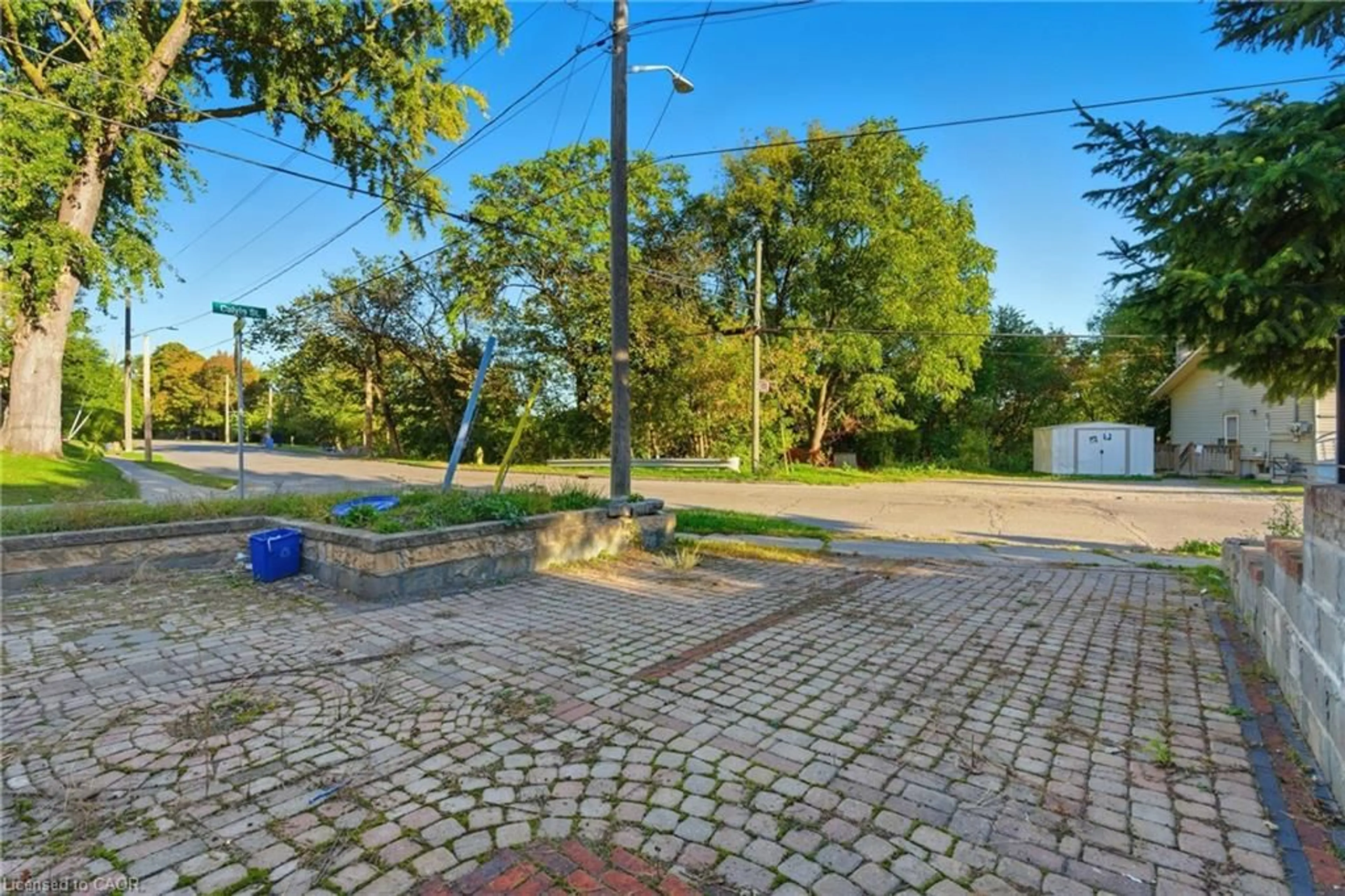 Patio, street for 34 Gale Cres, St. Catharines Ontario L2R 3K9