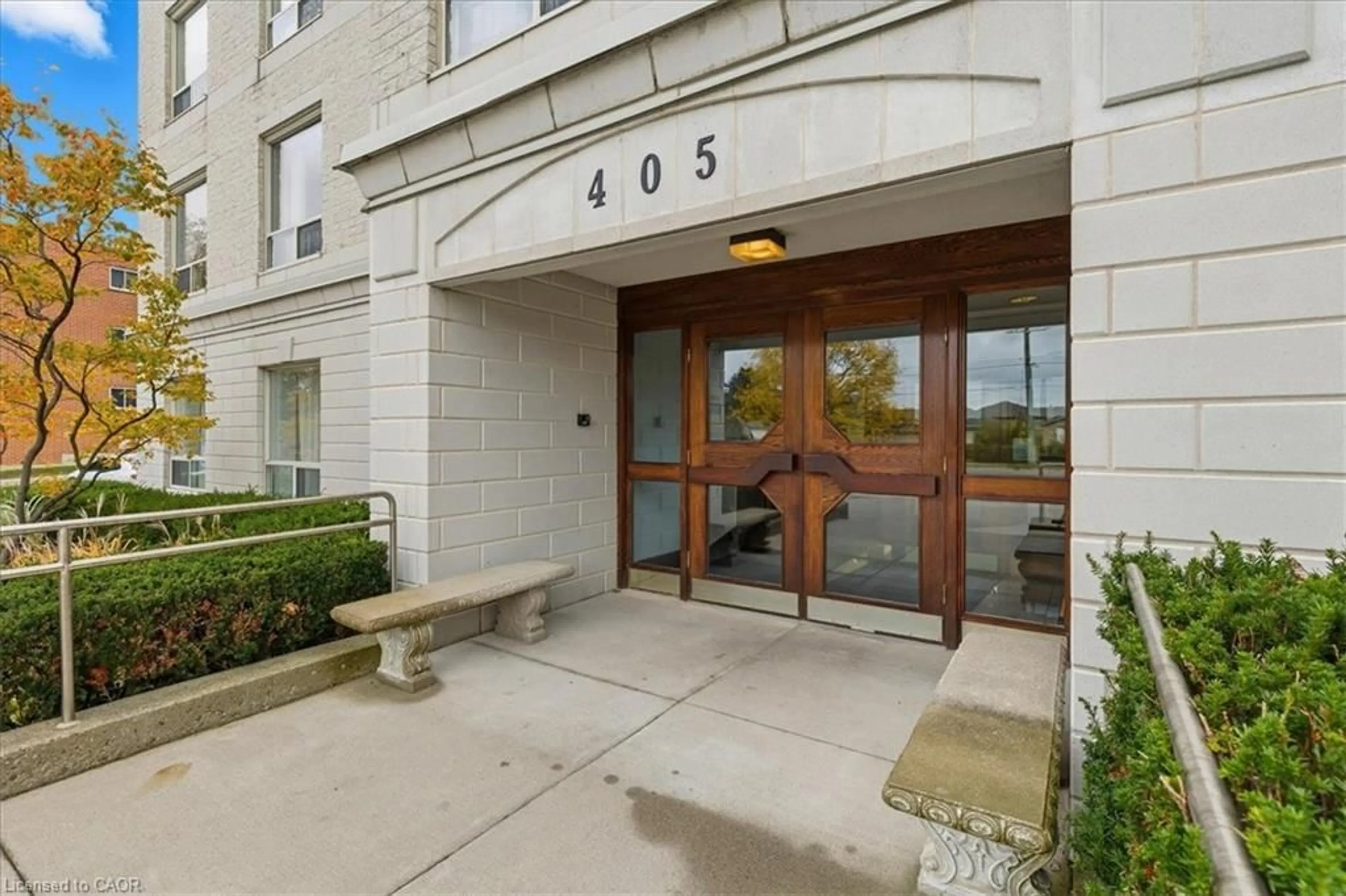 Indoor foyer for 405 Erb St #507, Waterloo Ontario N2L 1W7