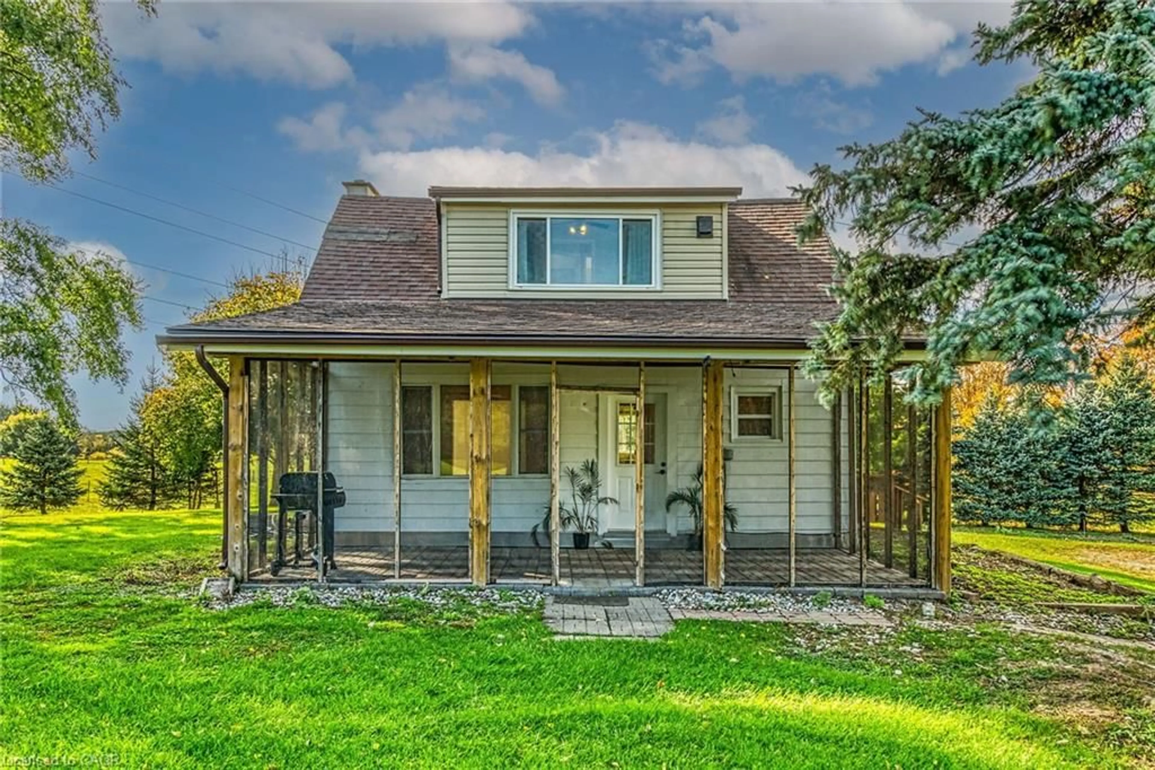 Home with vinyl exterior material, building for 1868 Jerseyville Rd, Hamilton Ontario L0R 1R0