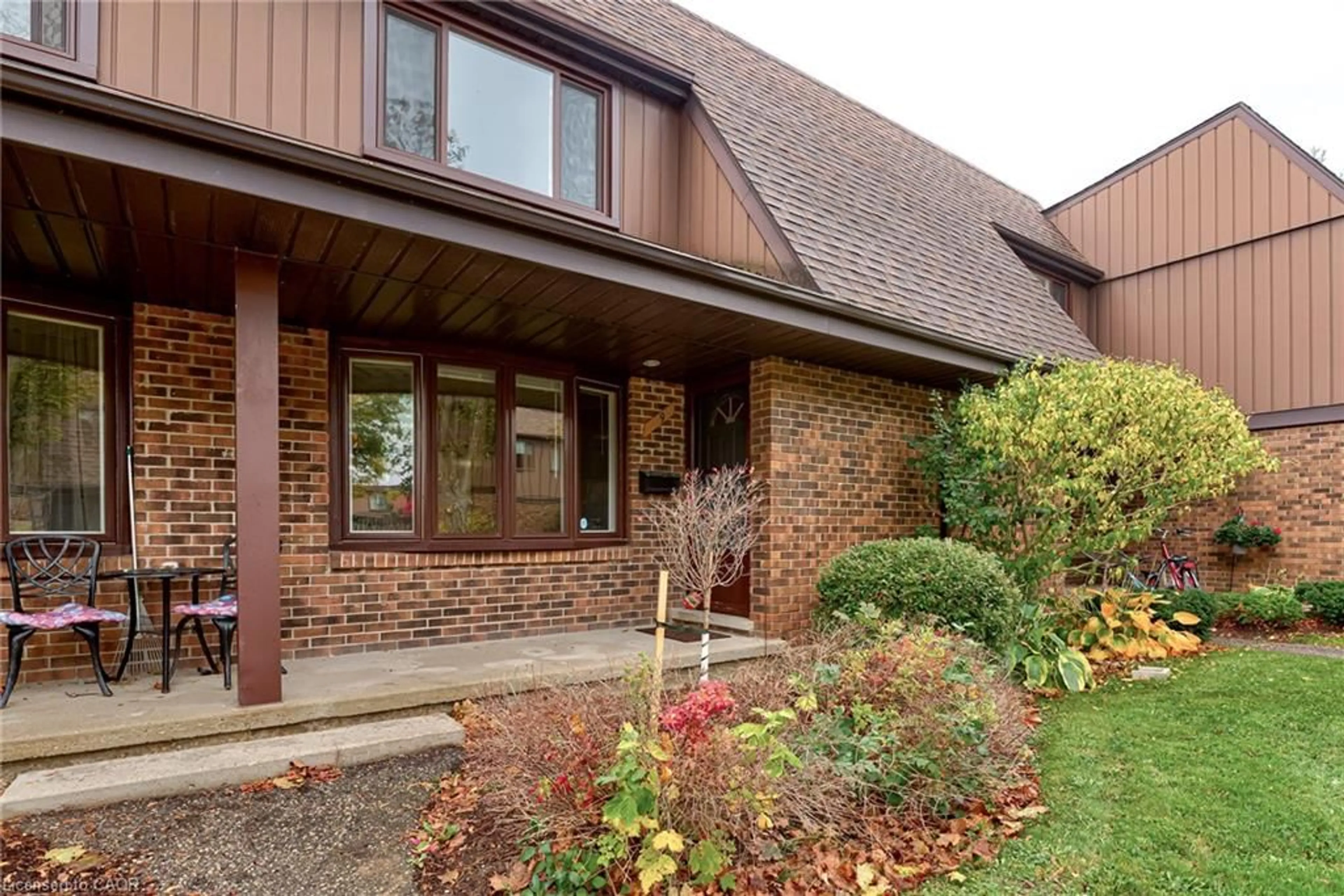 Home with brick exterior material, street for 285 Sandowne Dr #9, Waterloo Ontario N2K 2C1