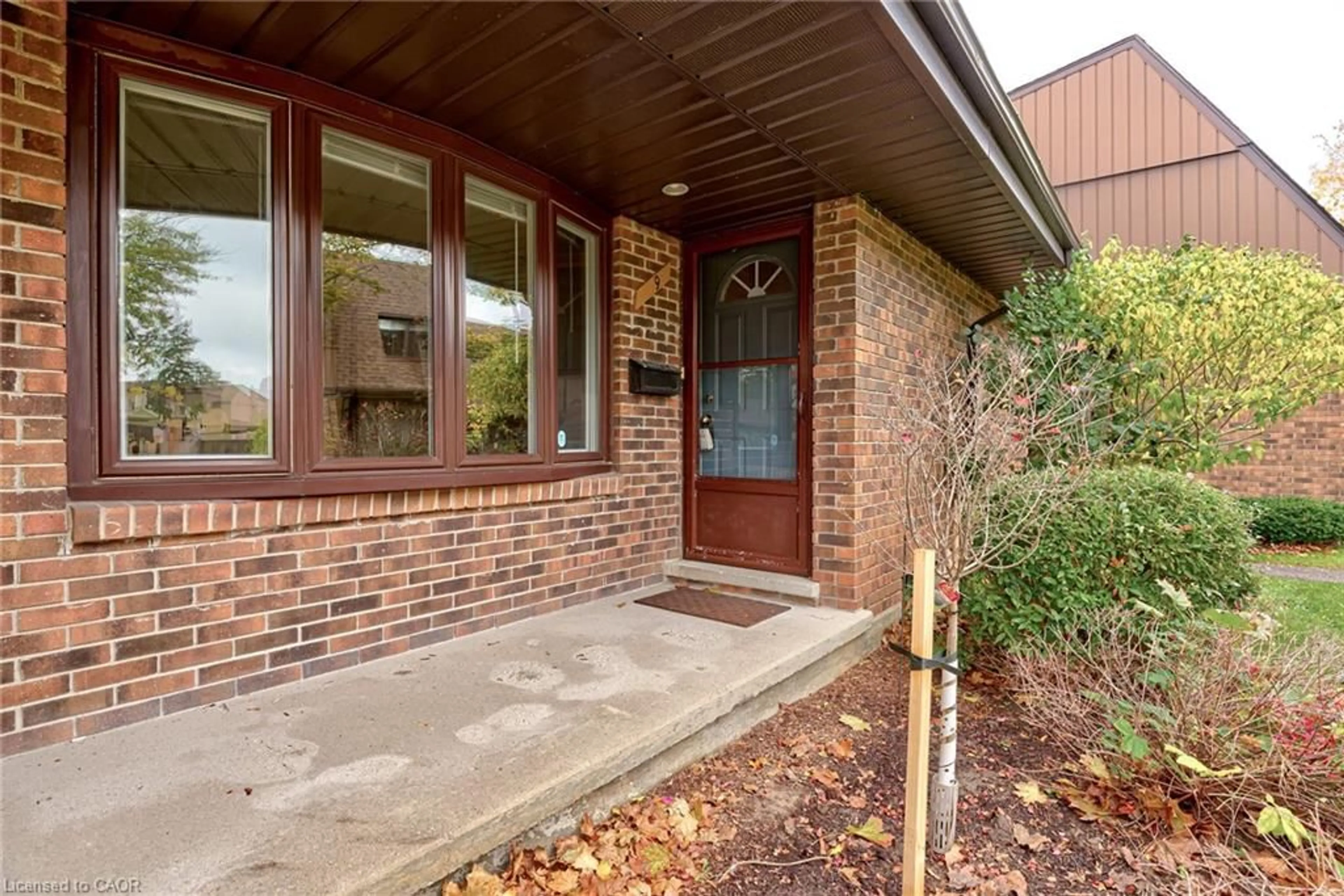 Home with brick exterior material, unknown for 285 Sandowne Dr #9, Waterloo Ontario N2K 2C1