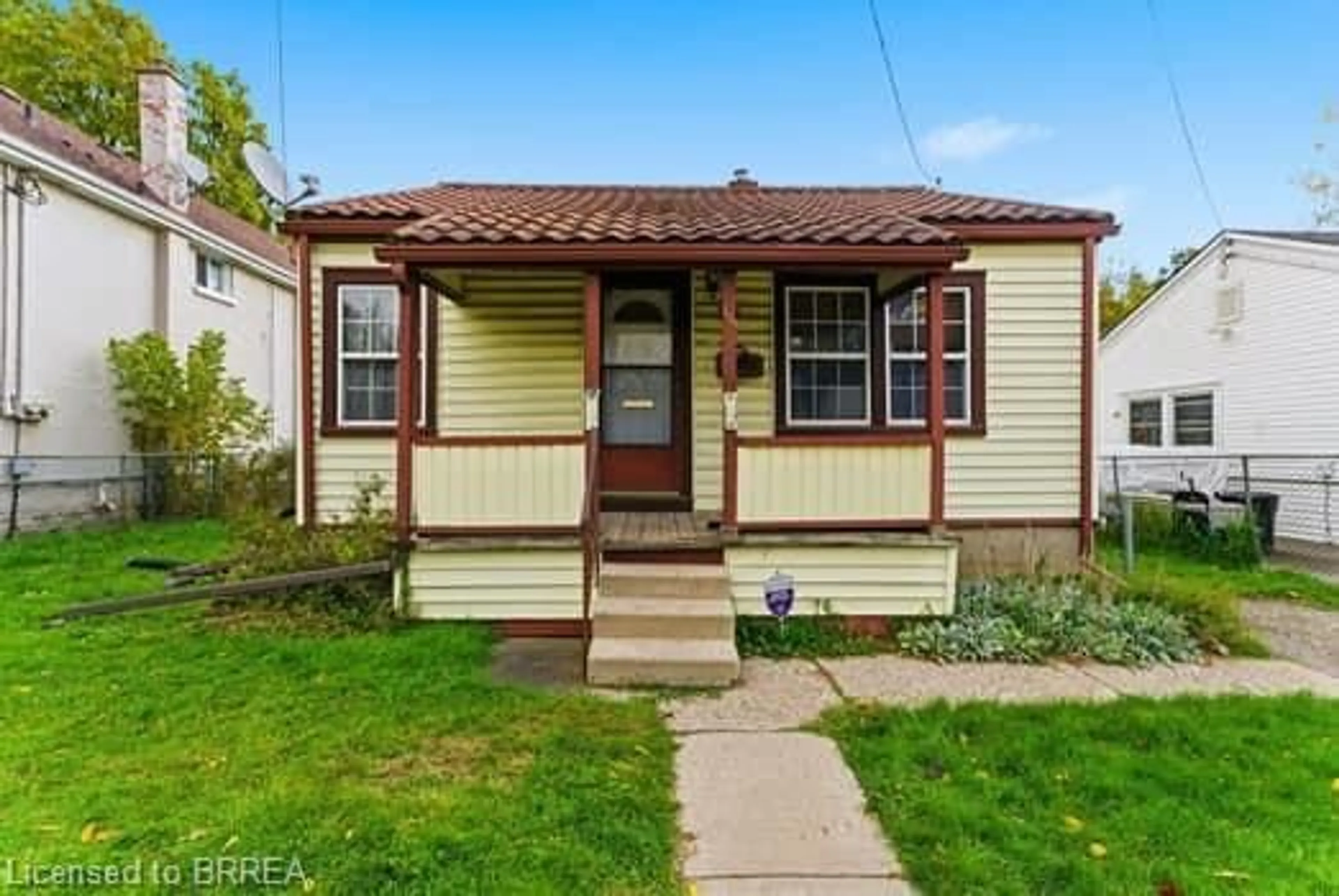 Home with vinyl exterior material, street for 55 Drummond St, Brantford Ontario N3S 5Z3