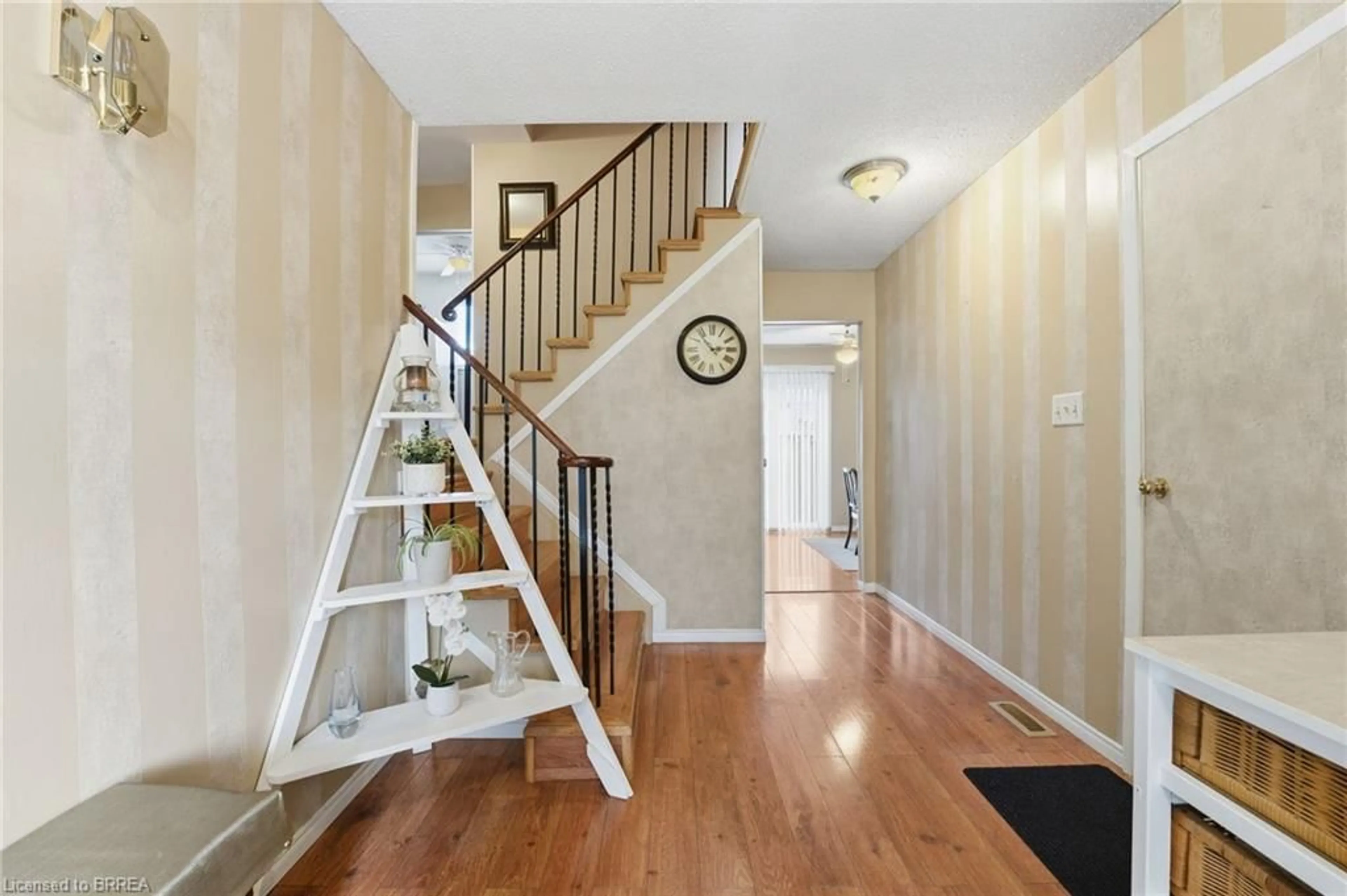 Indoor entryway for 36 King's Hill Lane, Brantford Ontario N3T 6A4