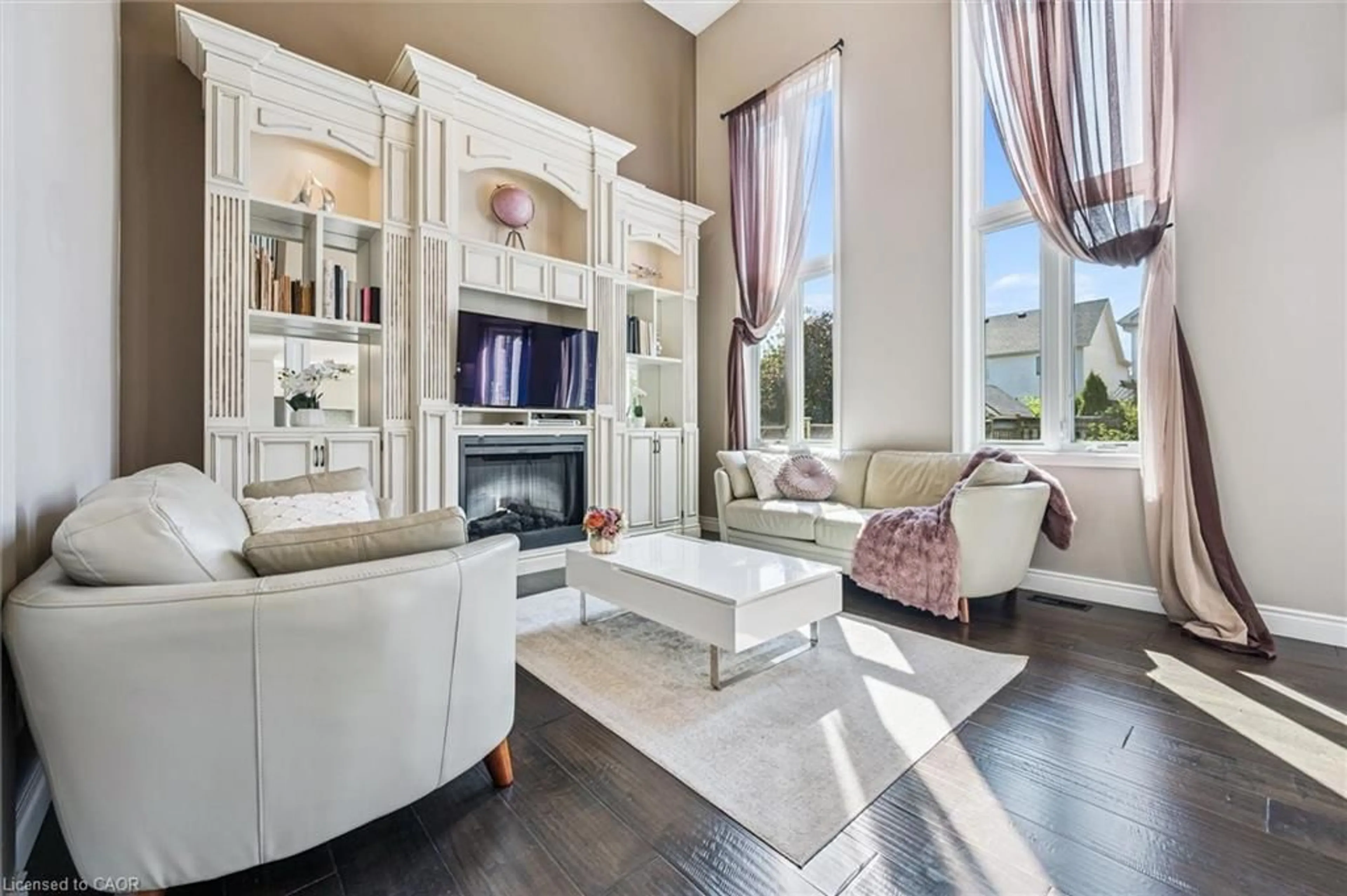 Living room with furniture, unknown for 31 Cranbrook St, Kitchener Ontario N2P 2W5