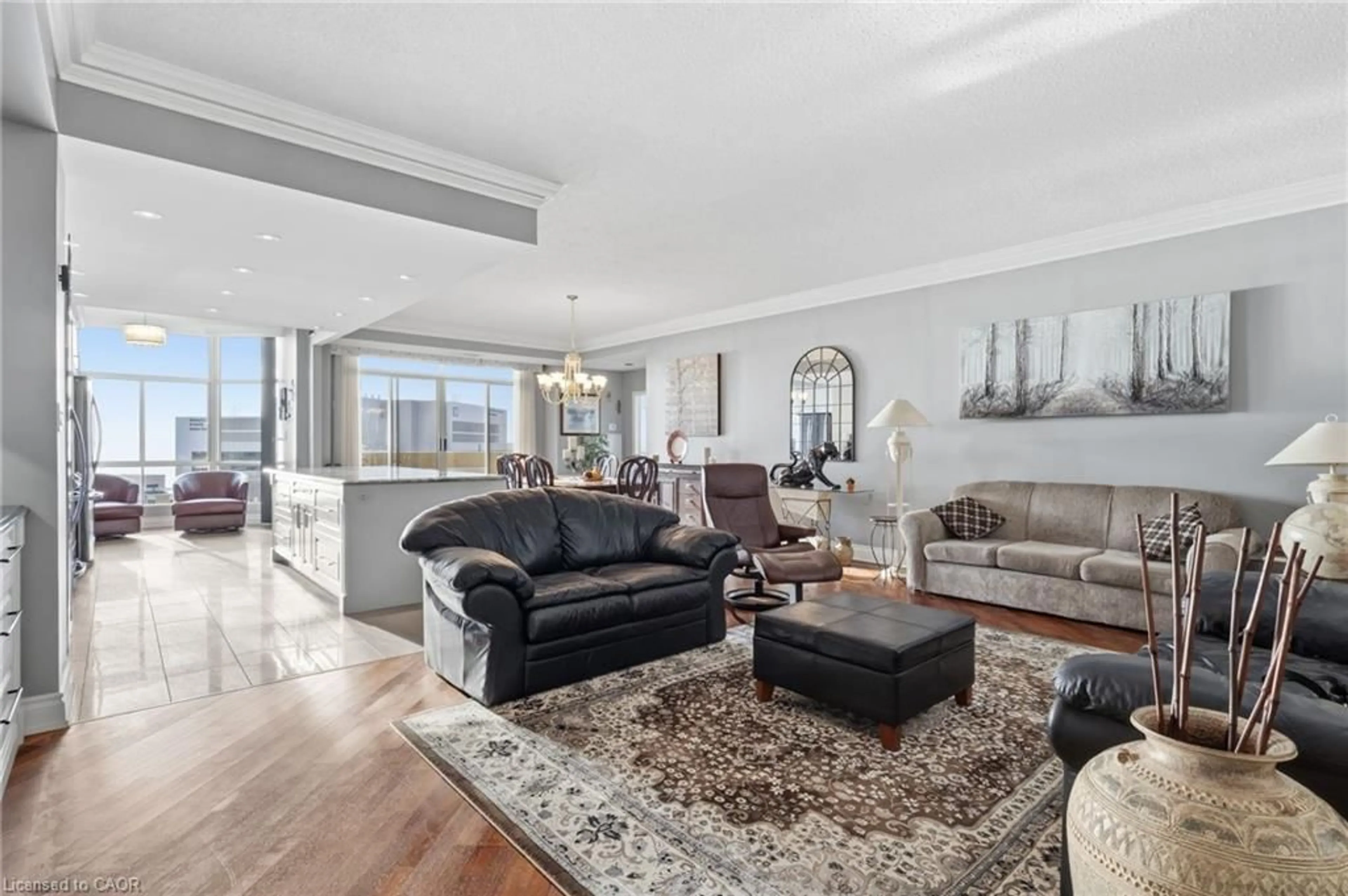 Living room with furniture, unknown for 1237 North Shore Blvd #1001, Burlington Ontario L7S 2H8